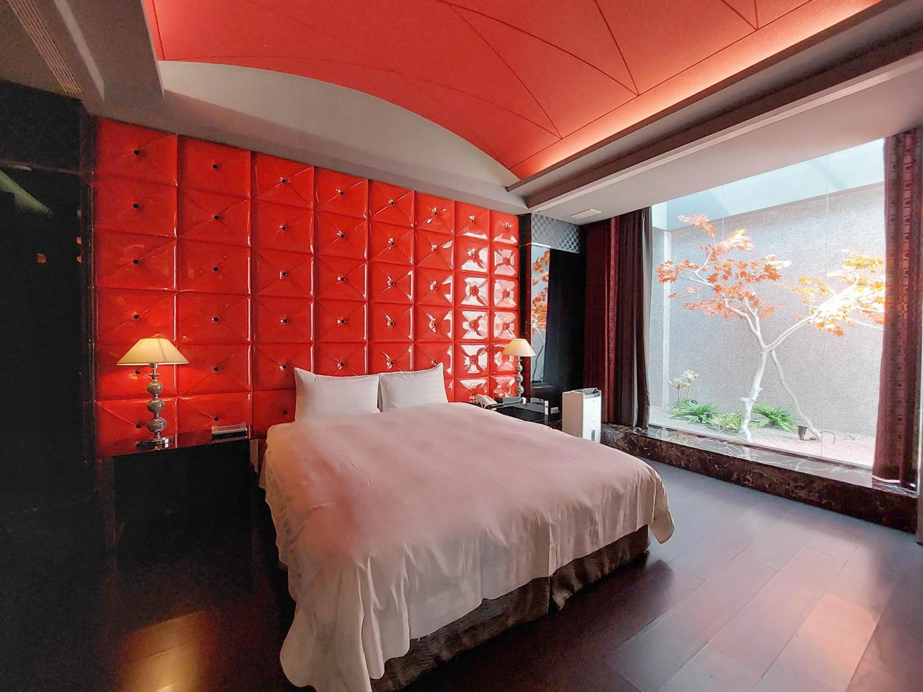 Photo of the whole room, Bed in Elysees Motel