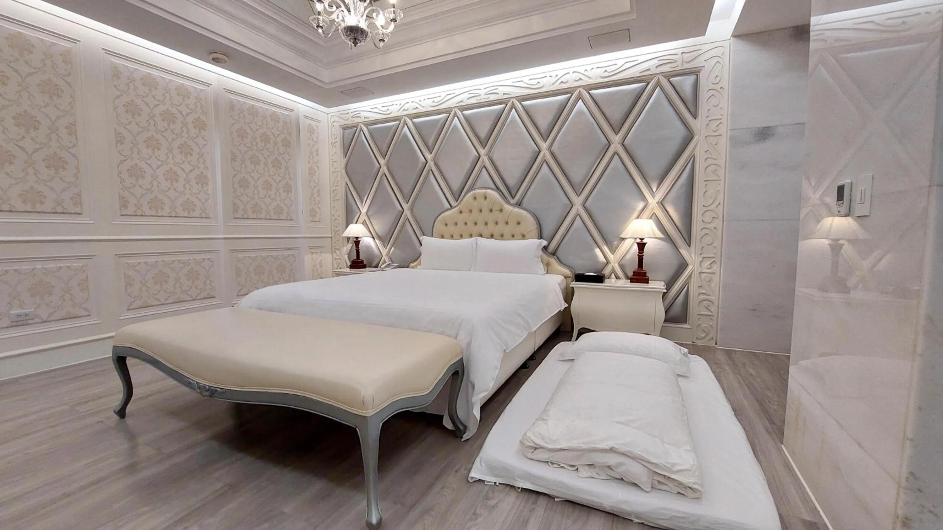 Bed in Elysees Motel