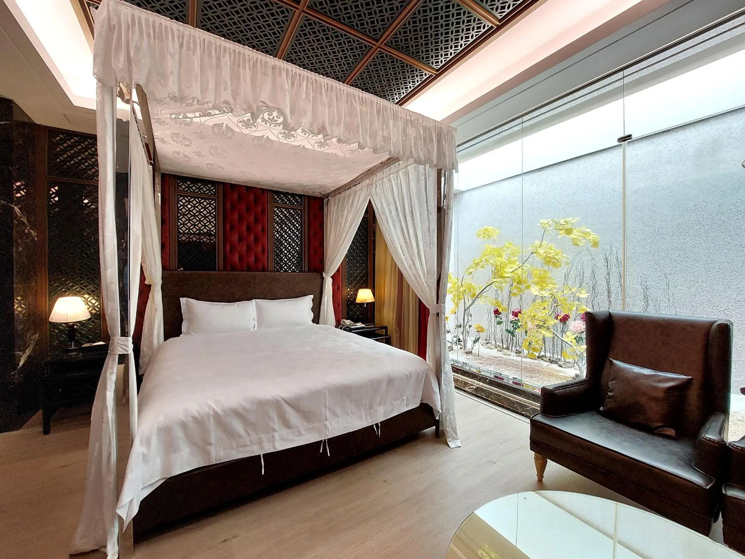 Bed in Elysees Motel