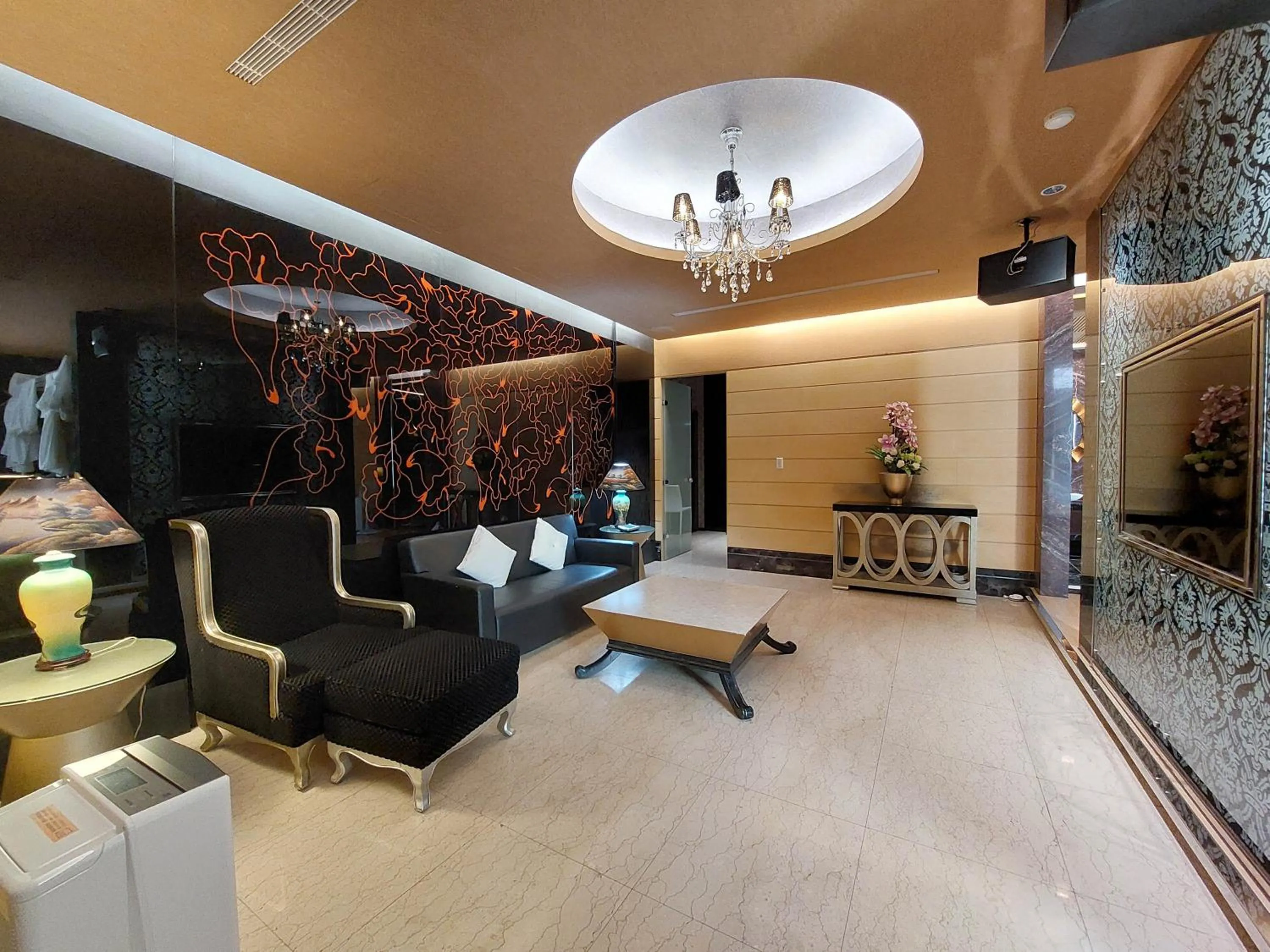 TV and multimedia in Elysees Motel