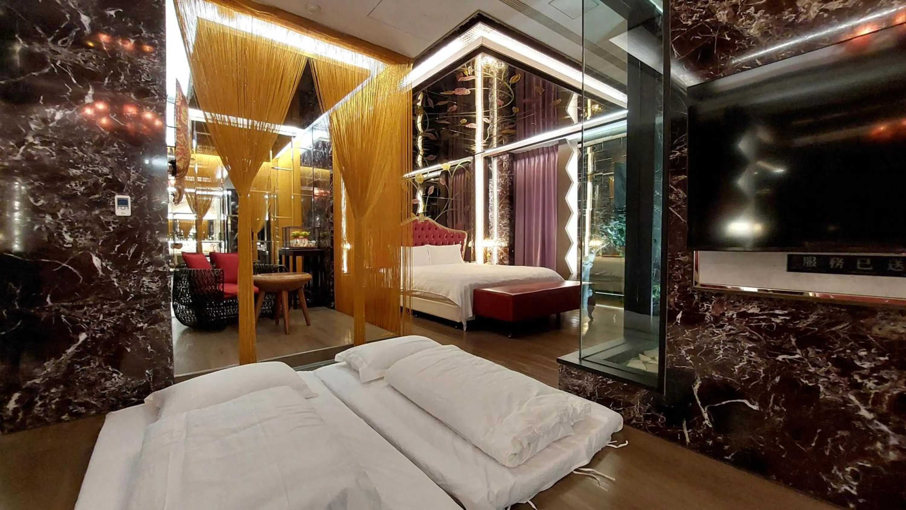 Bed in Elysees Motel