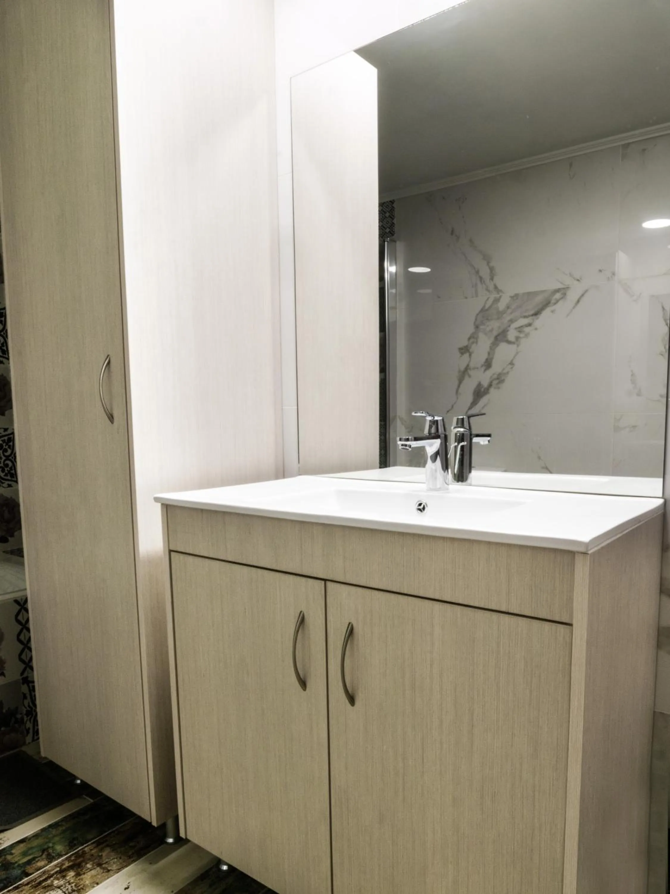 Bathroom in KasteliSuites