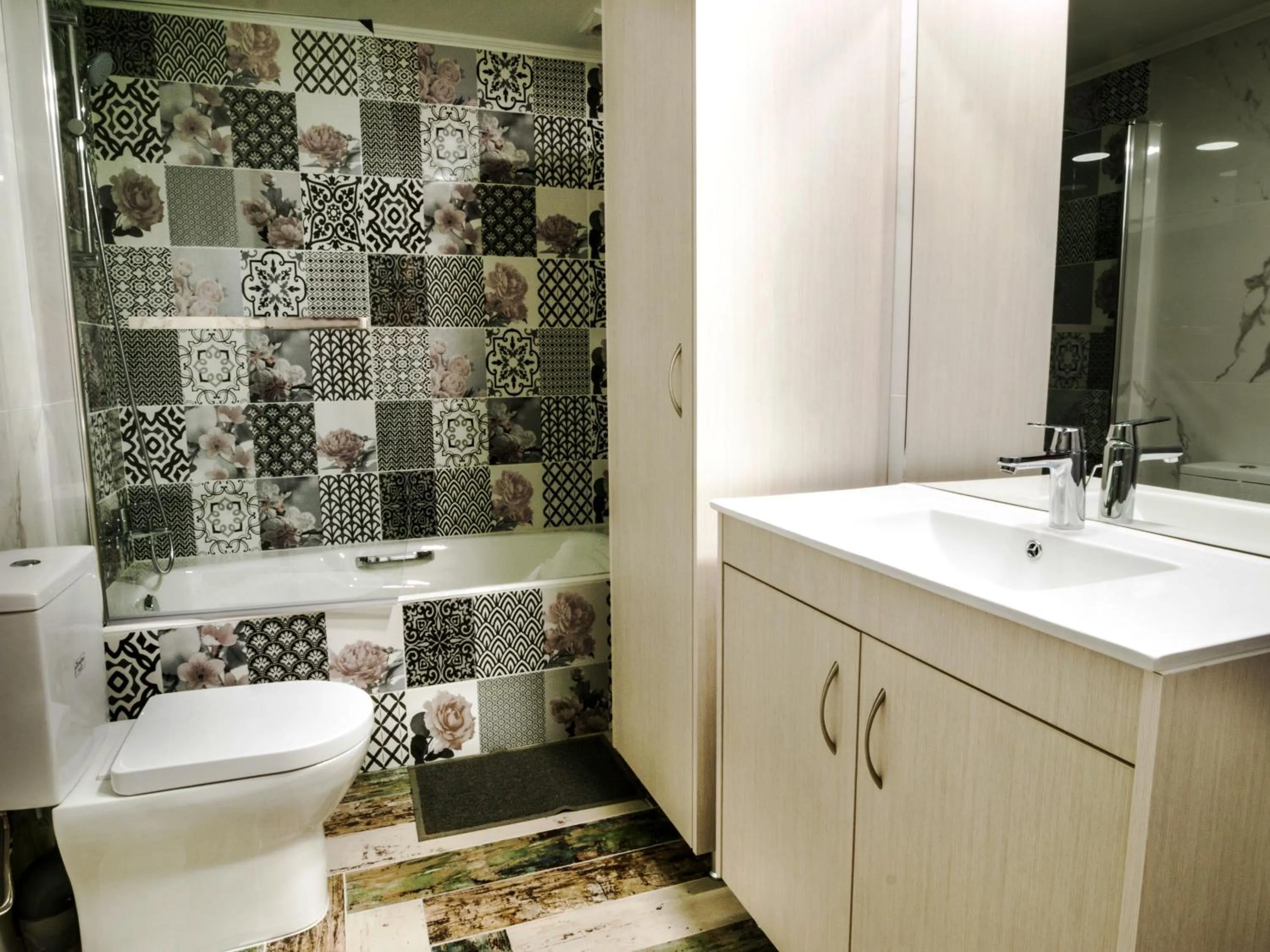 Bathroom in KasteliSuites