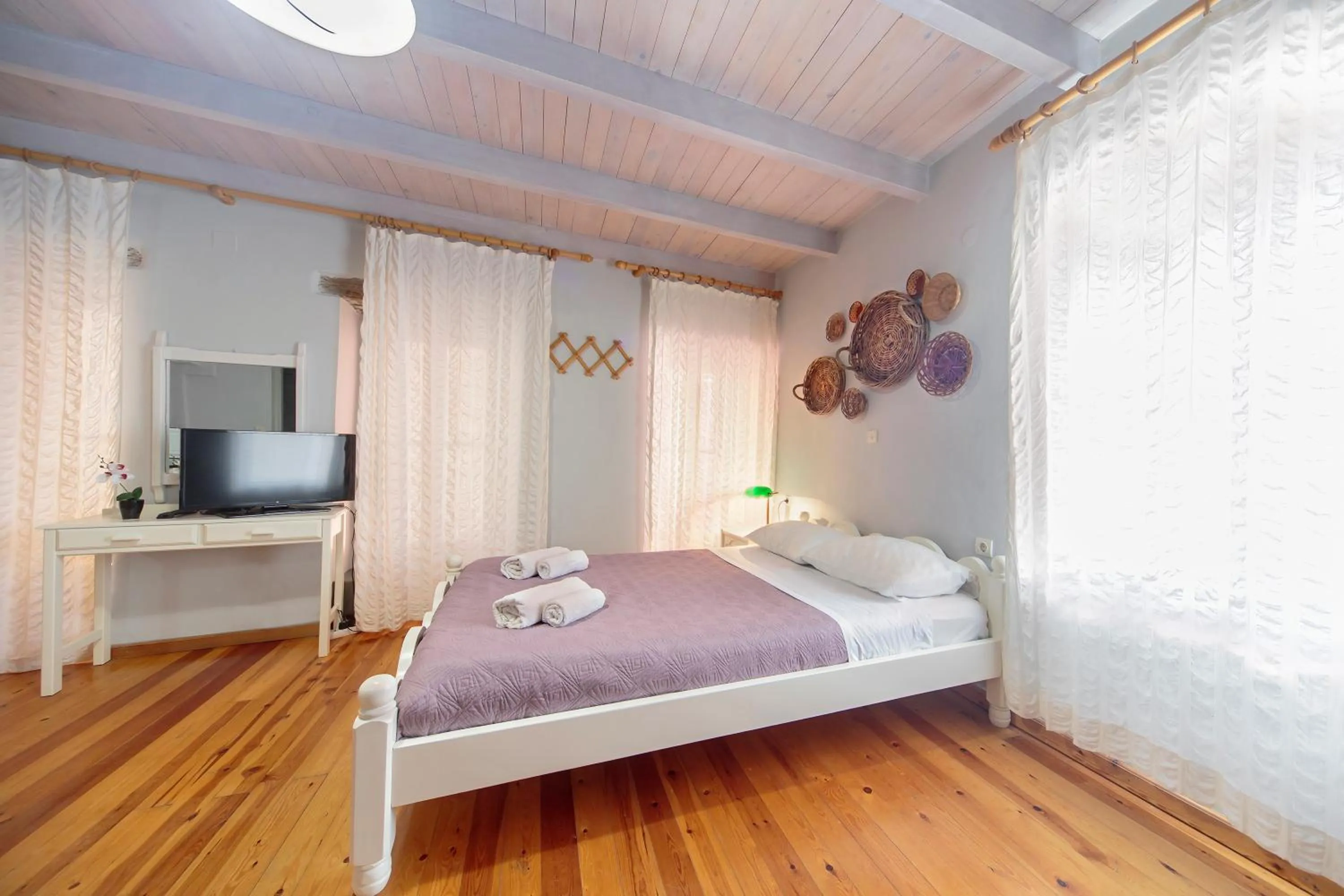 Photo of the whole room in KasteliSuites