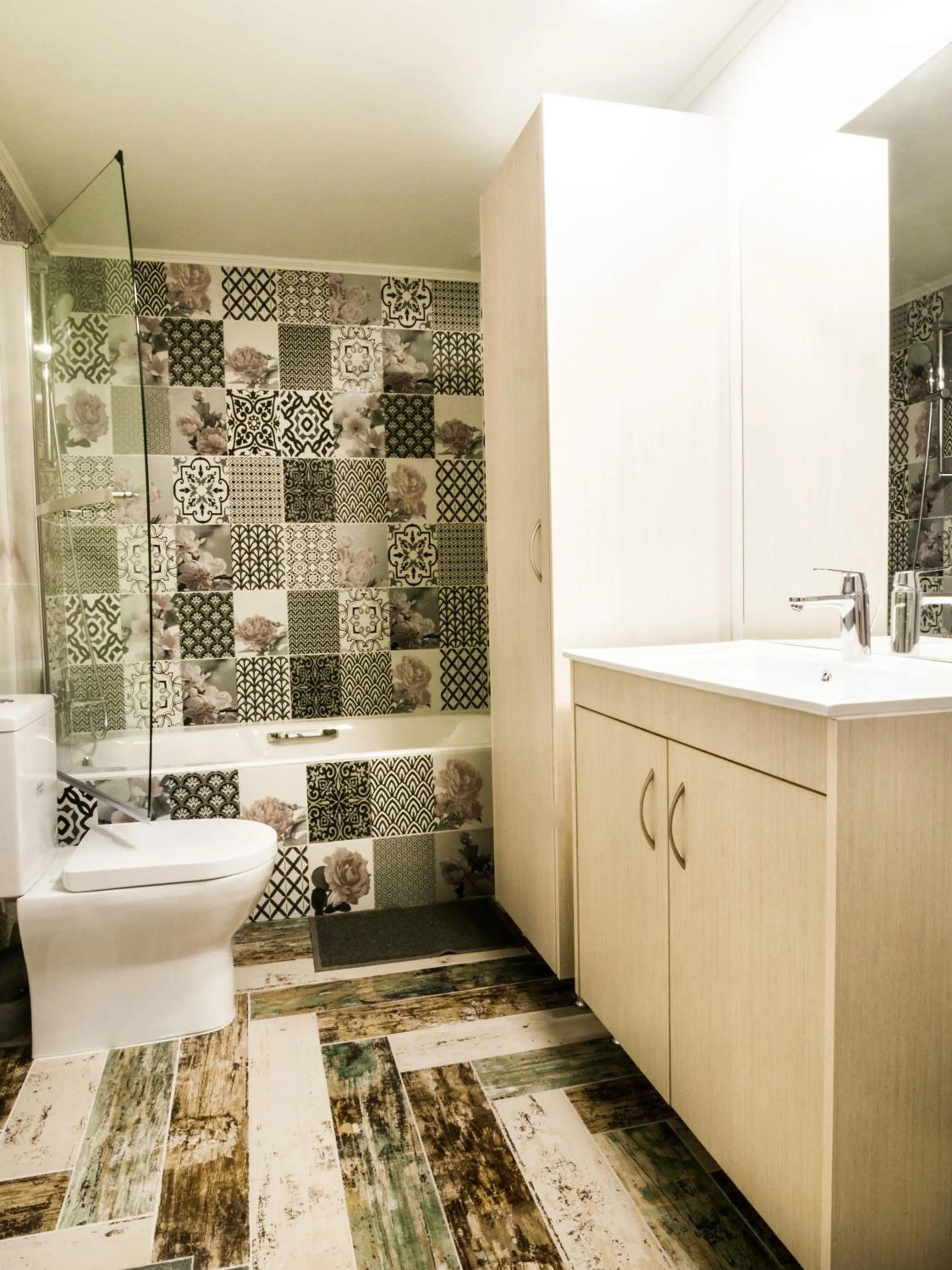 Bathroom in KasteliSuites