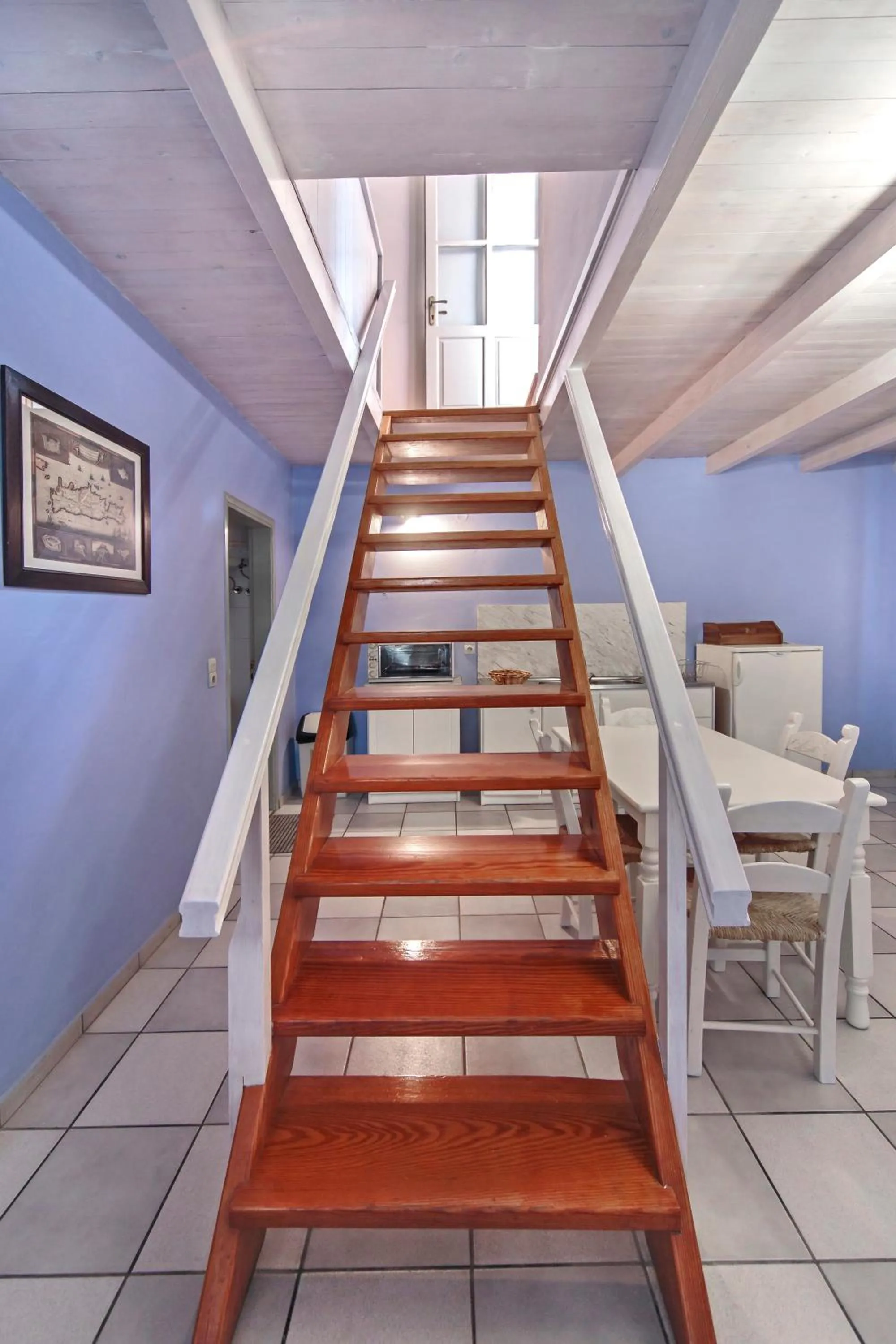 Dining area in KasteliSuites