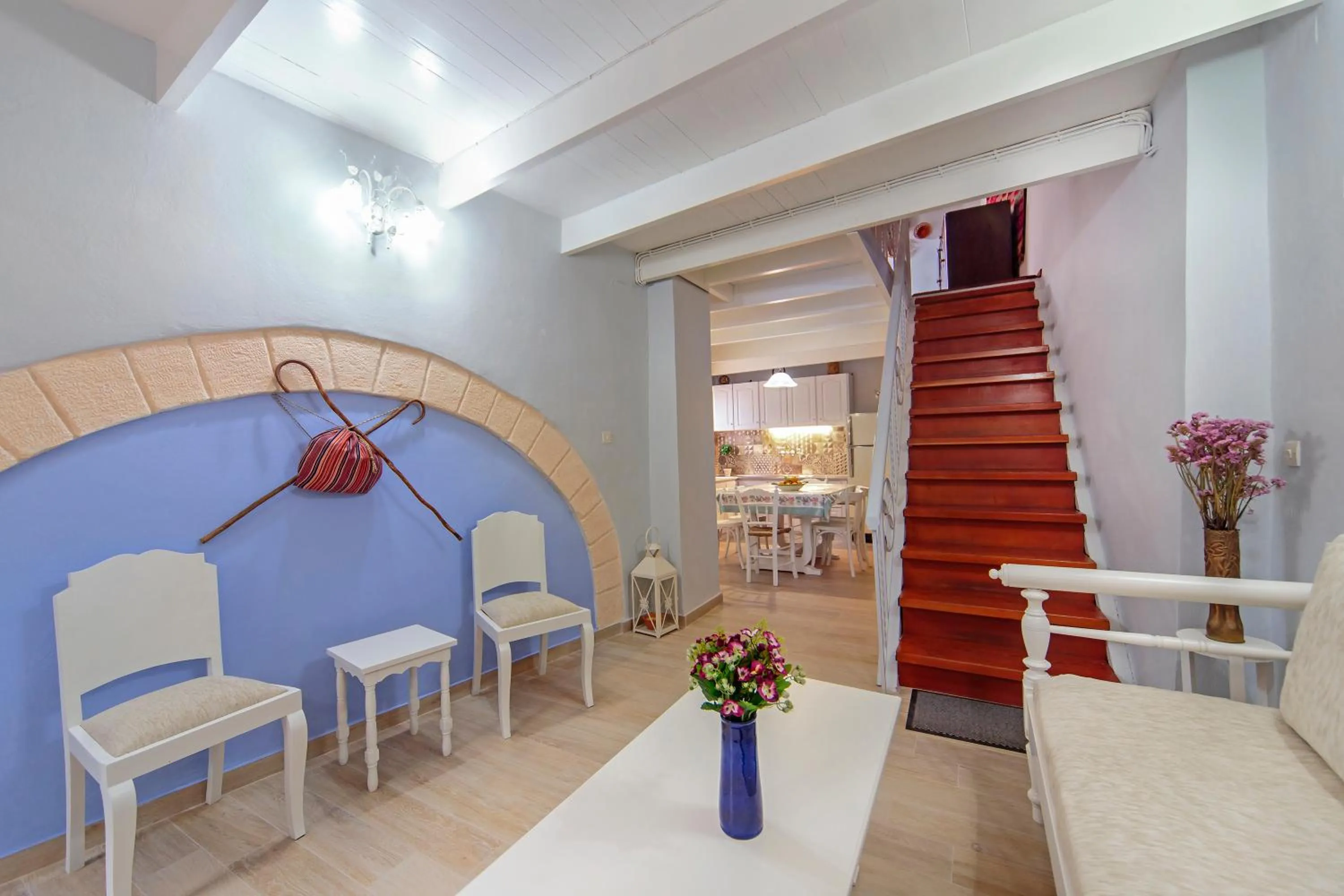 Dining area in KasteliSuites