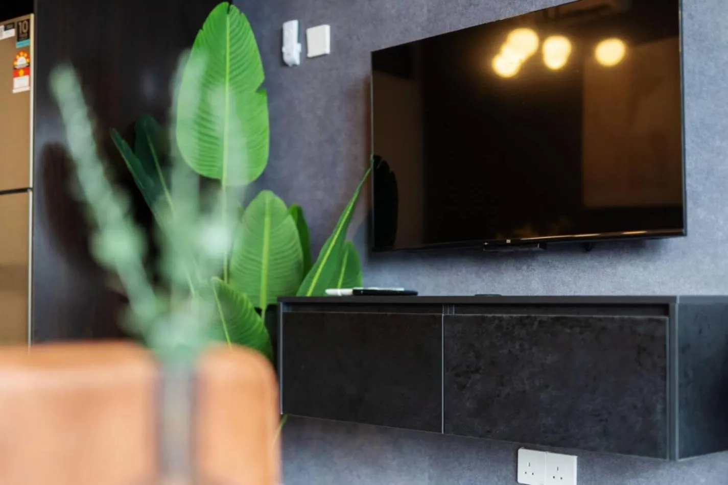 Communal lounge/ TV room in Scarletz Suites KLCC Twin Tower by Purple Orchid