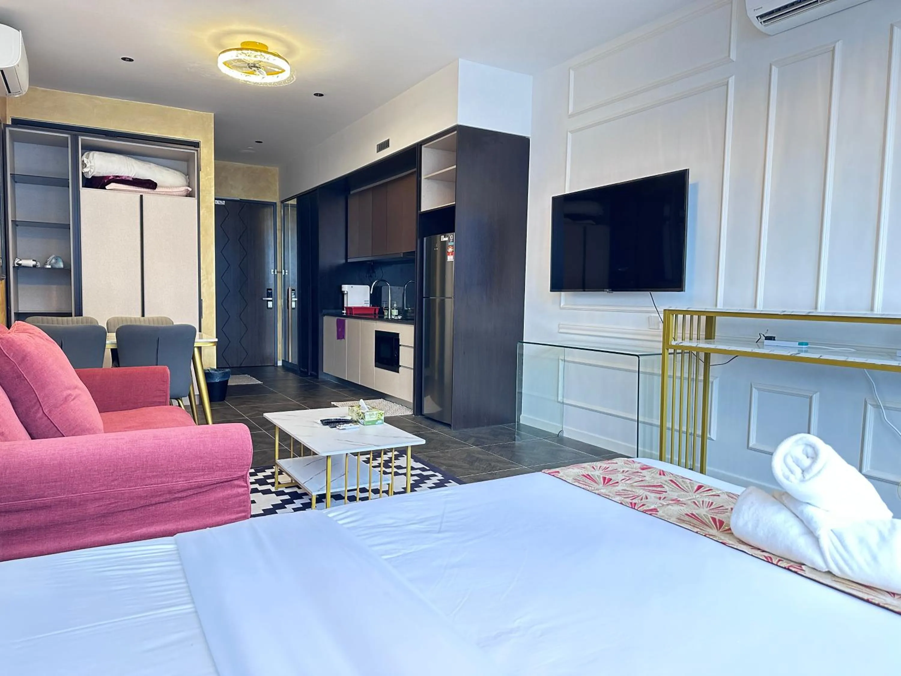 Communal lounge/ TV room in Scarletz Suites KLCC Twin Tower by Purple Orchid