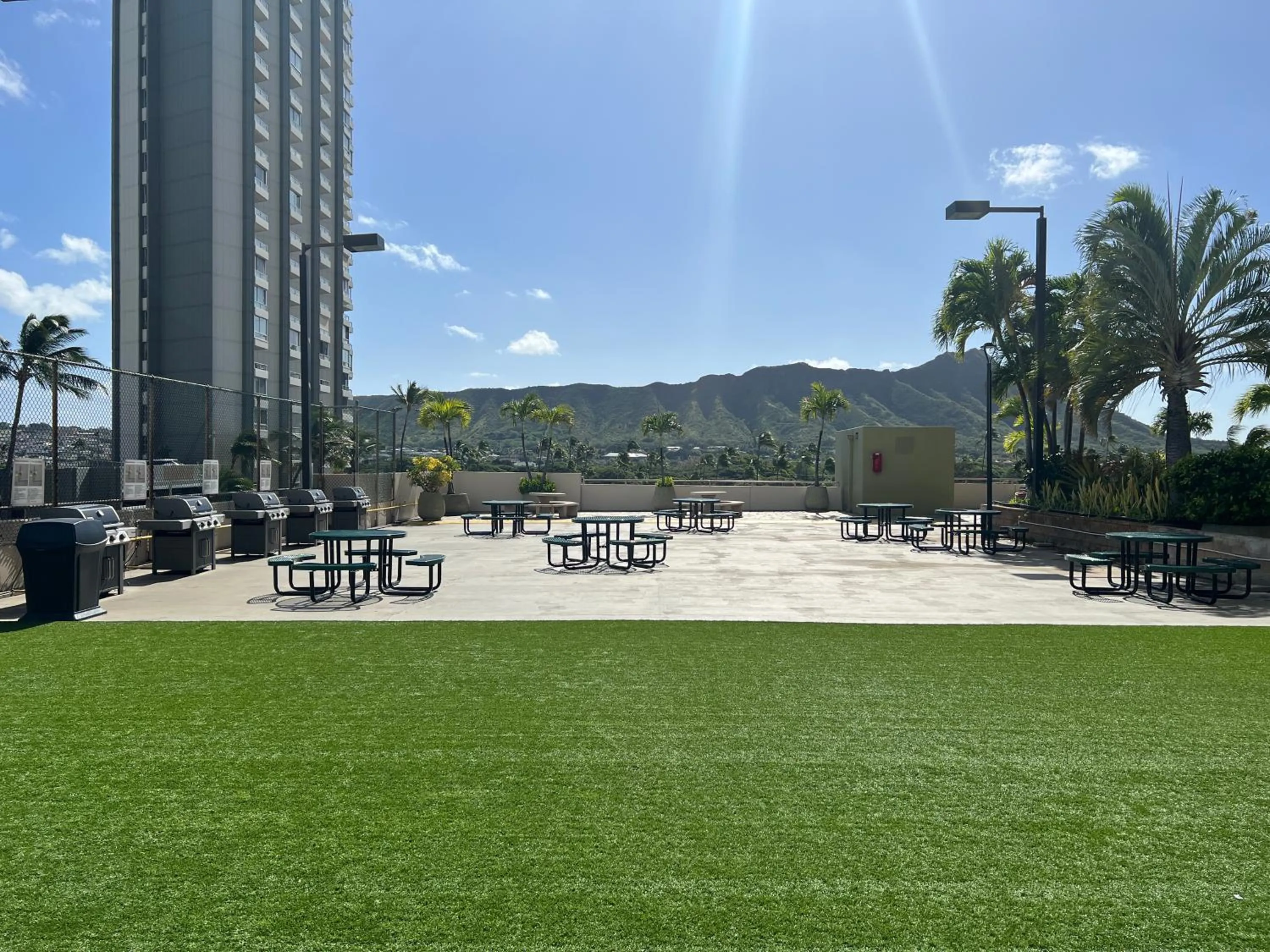BBQ facilities in Waikiki Sunset Free Parking