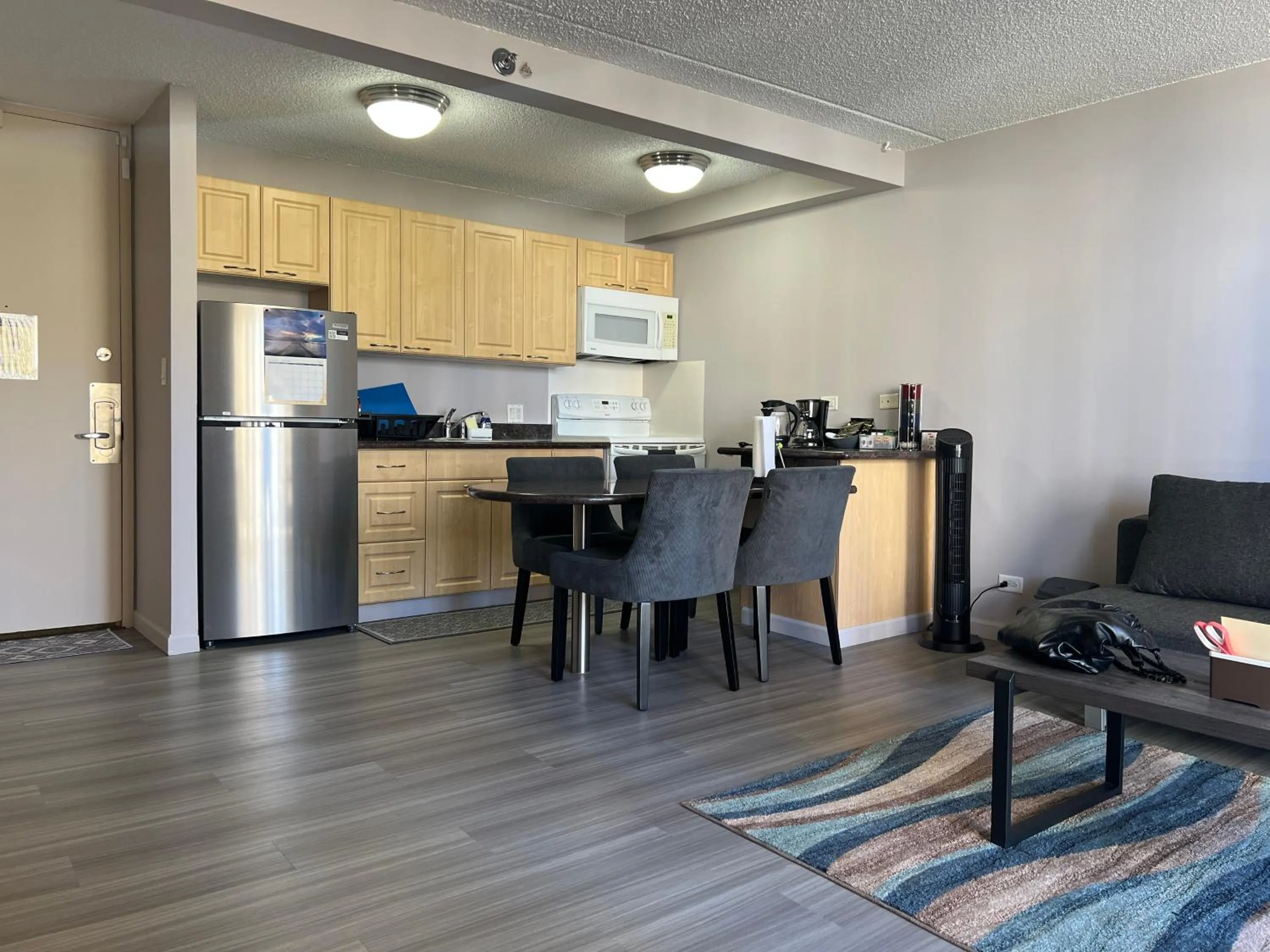 minibar in Waikiki Sunset Free Parking