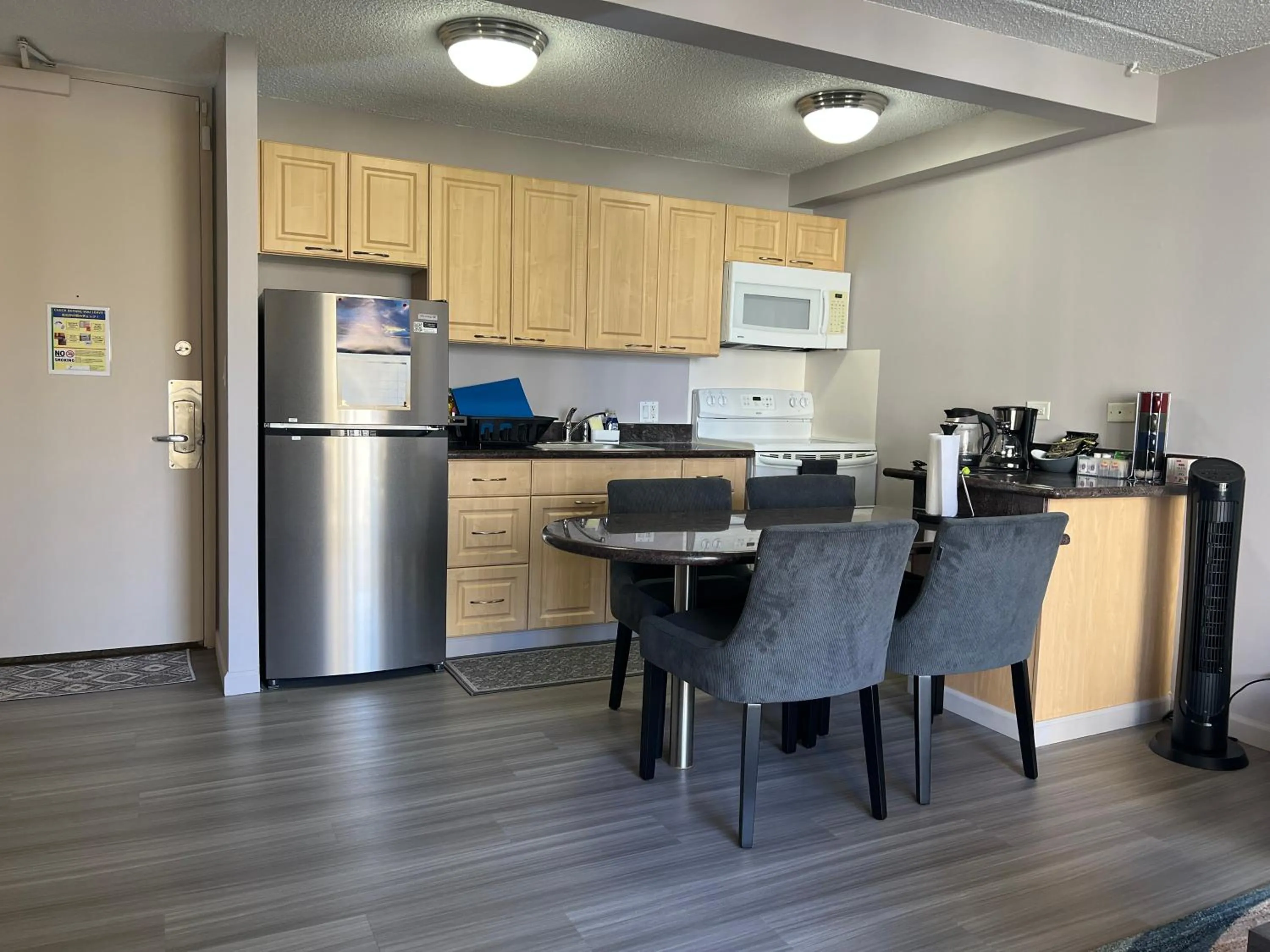 Kitchen or kitchenette in Waikiki Sunset Free Parking
