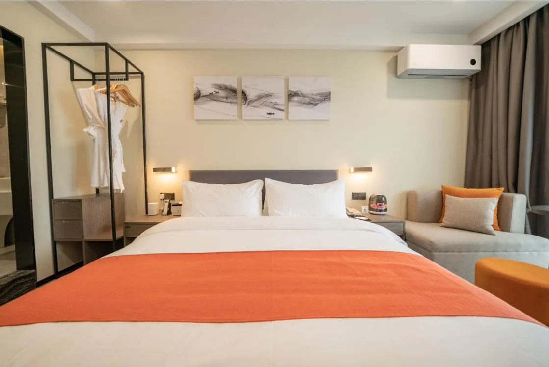 Bed in Shenzhen Kingkey Kingyu Hotel