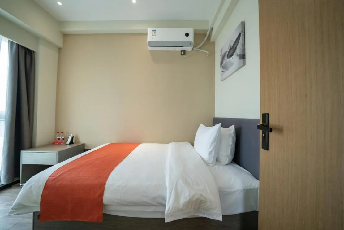 Bed in Shenzhen Kingkey Kingyu Hotel