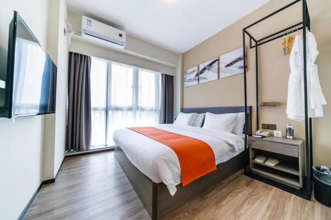 Bed in Shenzhen Kingkey Kingyu Hotel