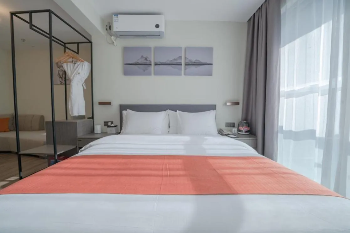 Bed in Shenzhen Kingkey Kingyu Hotel