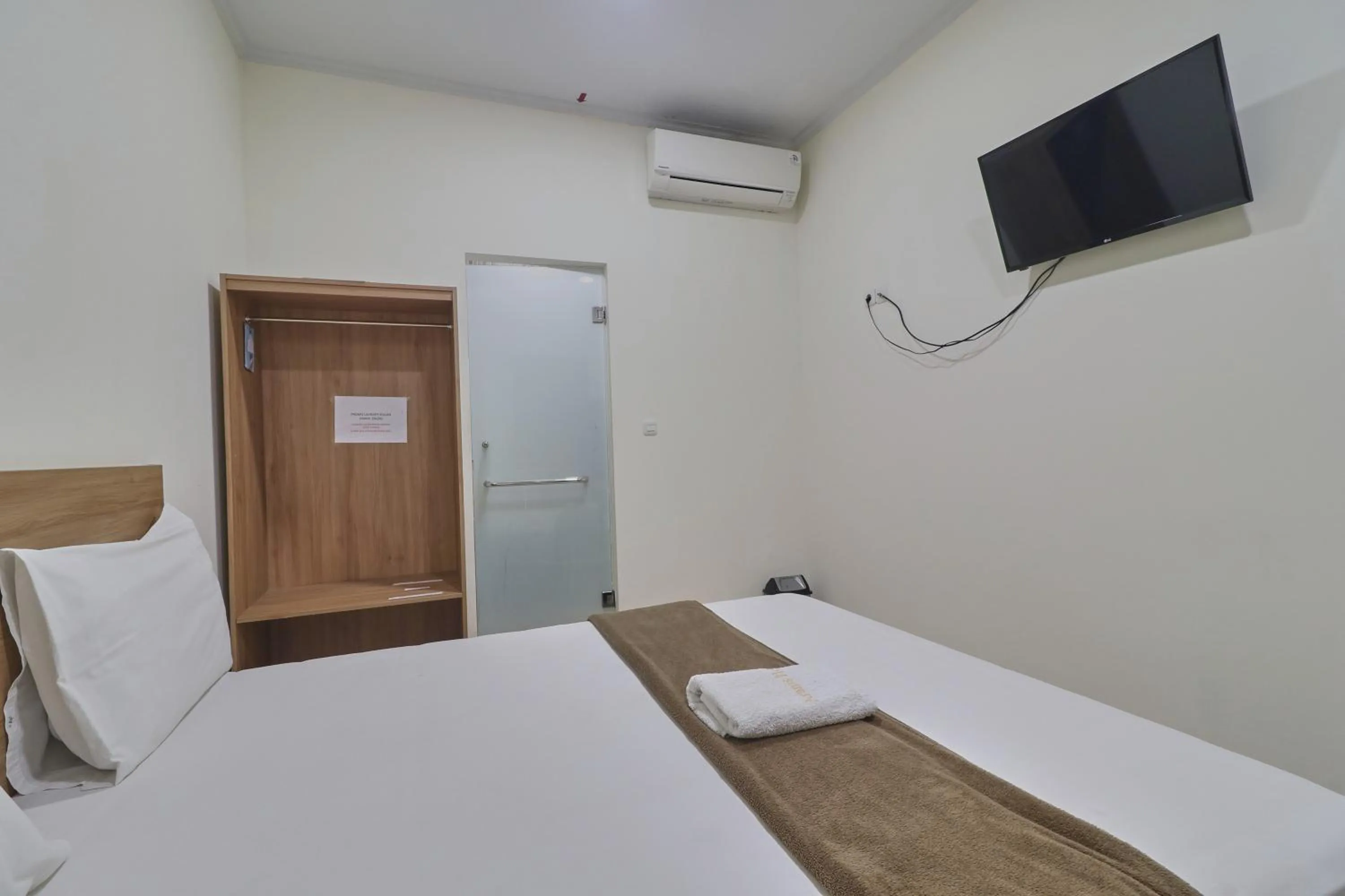 Bedroom in Aranis Hotel