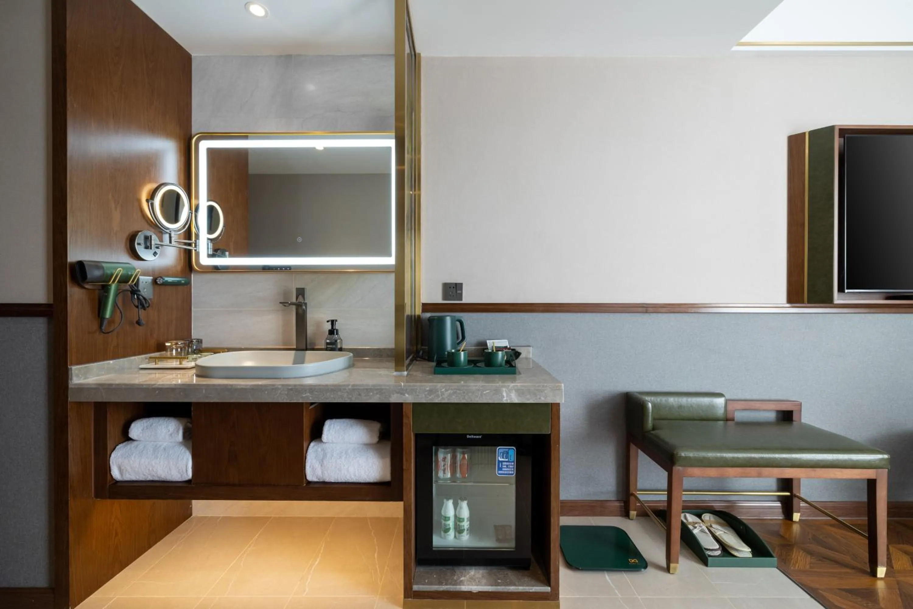 towels in Nost algia S Hotel Beijing Liangxiang University Town