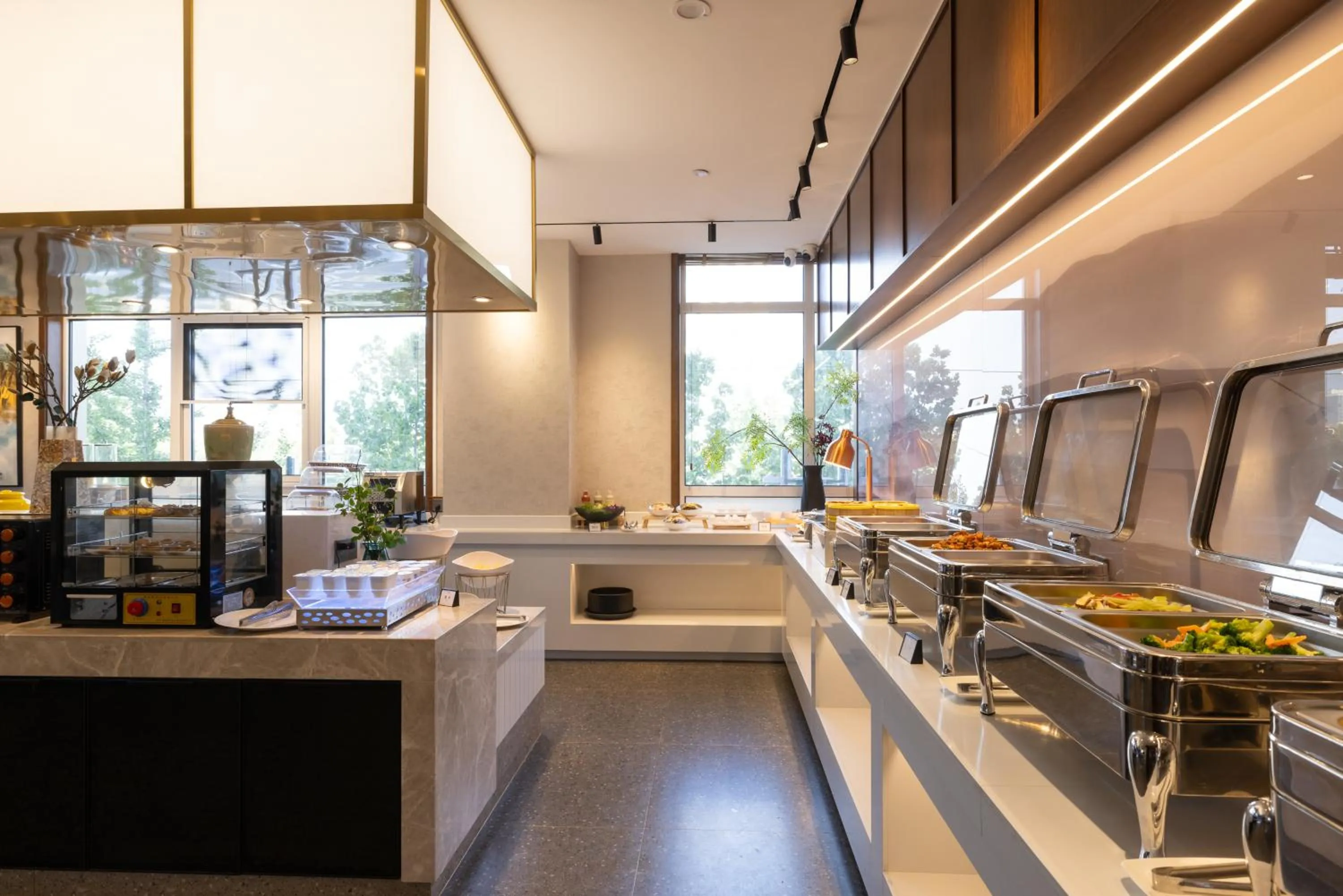 Buffet breakfast in Nost algia S Hotel Beijing Liangxiang University Town