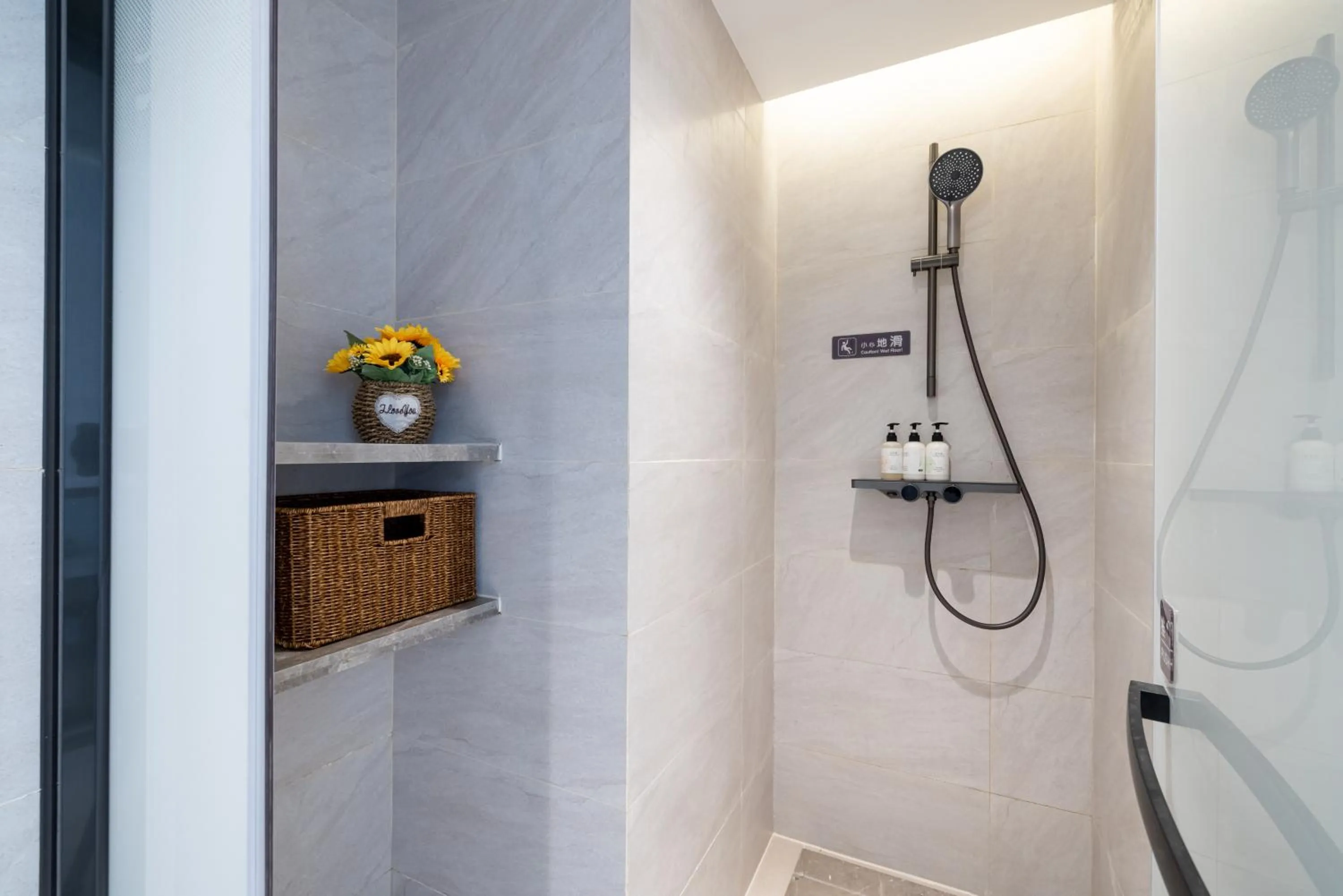 Shower in Nost algia S Hotel Beijing Liangxiang University Town