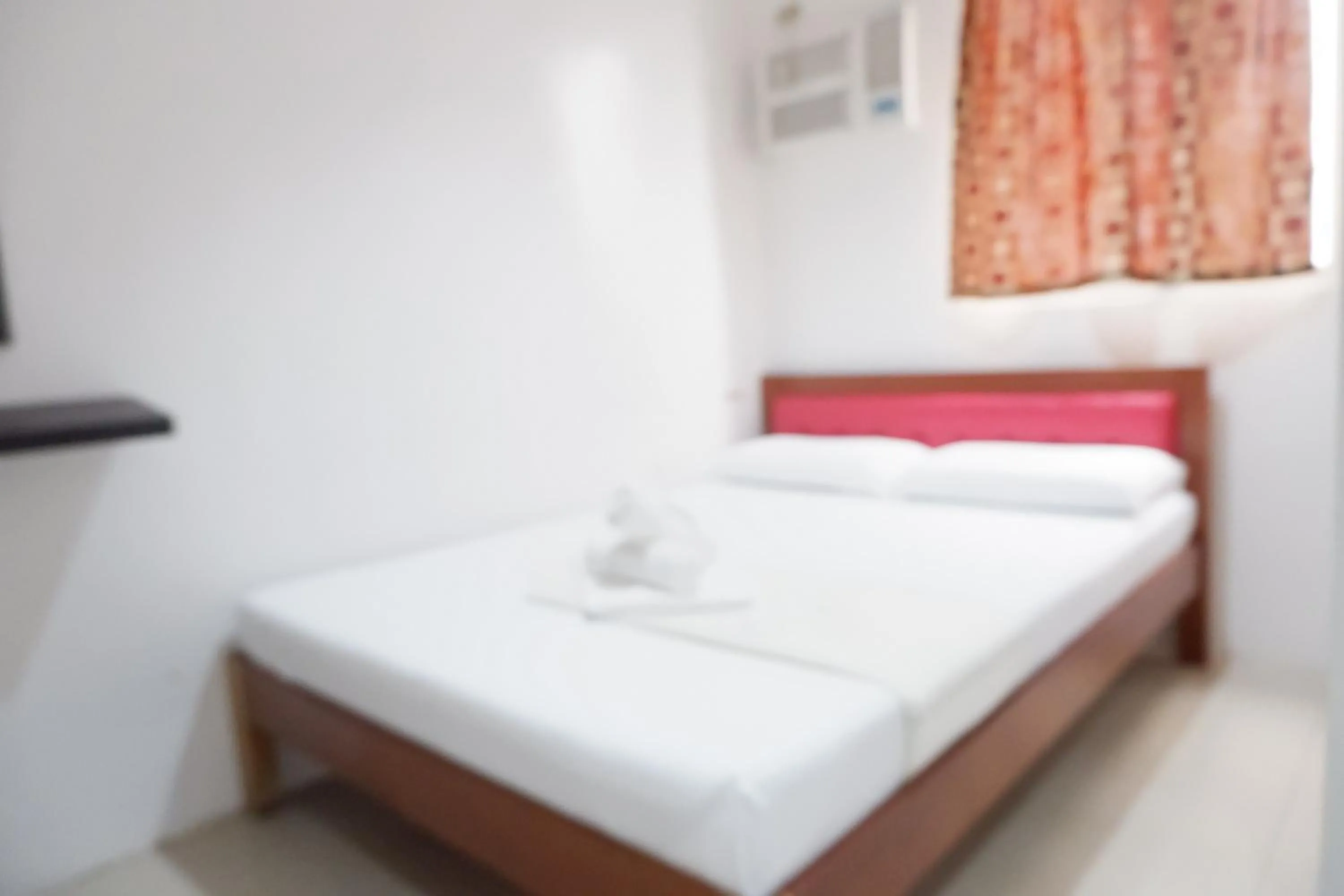 Bed in FB Budgetel Suites