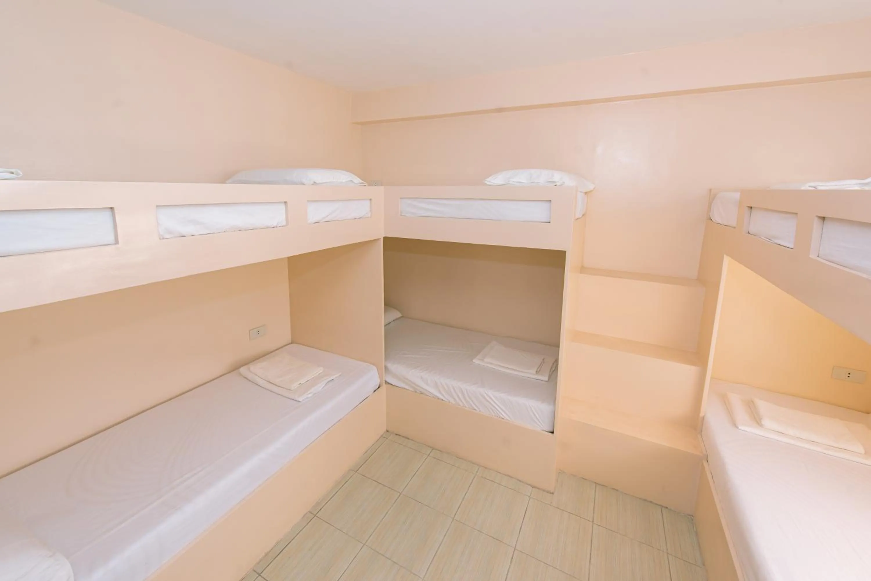 Bed in FB Budgetel Suites