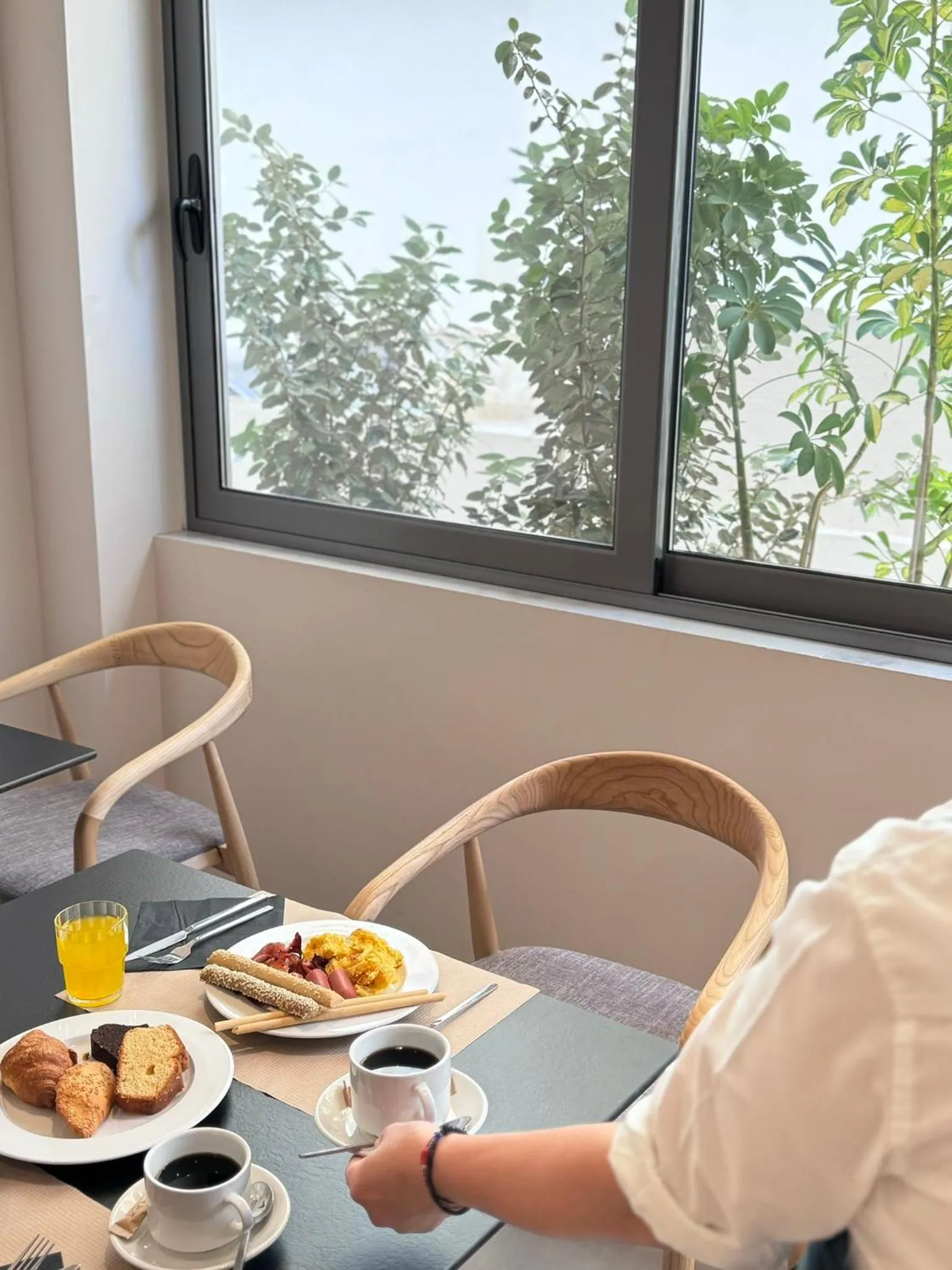 Restaurant/places to eat in Angela Downtown Hotel