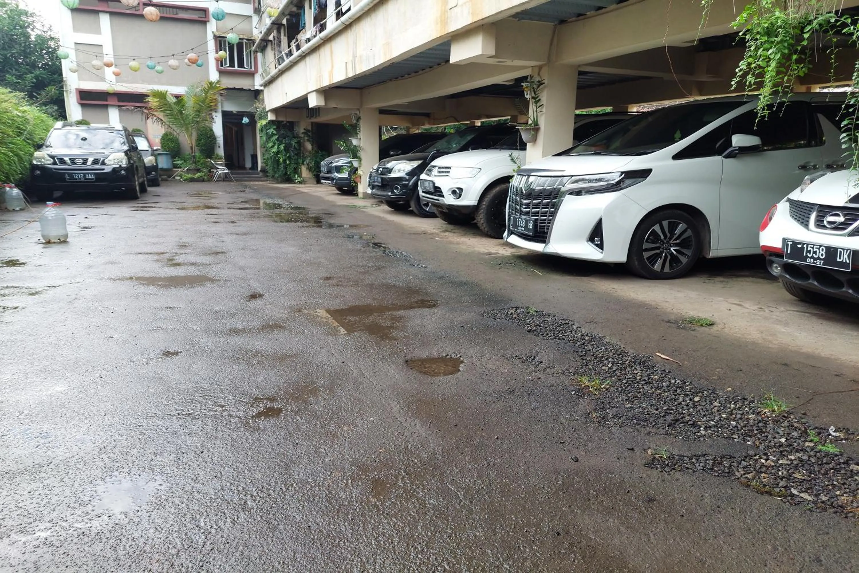 Parking in Pondok Sabaraya Haji Juanda Cikampek Purwakarta
