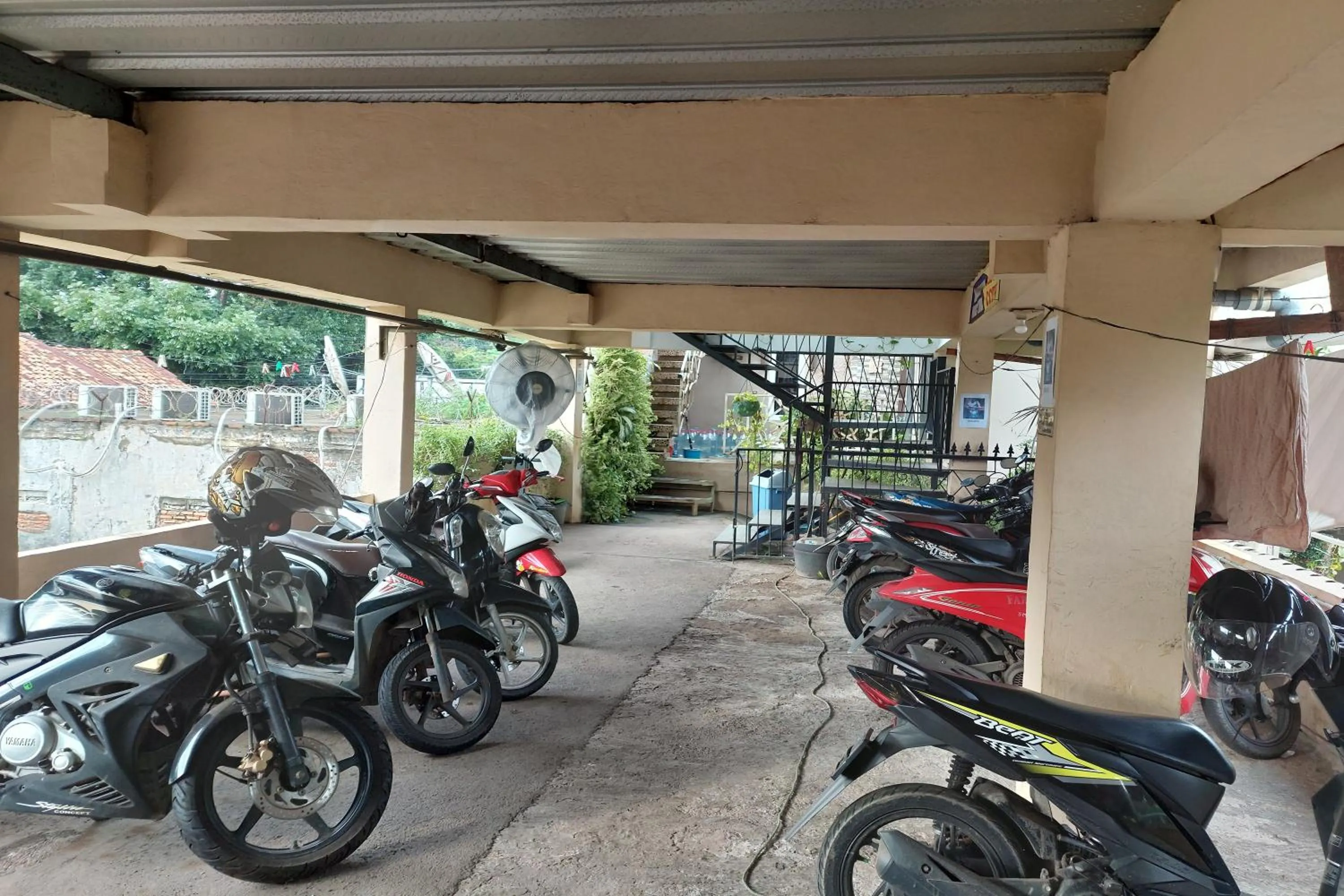 Parking in Pondok Sabaraya Haji Juanda Cikampek Purwakarta