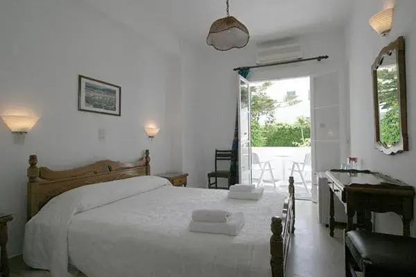 Double Room in Atlantis Hotel Double Room in Atlantis Hotel