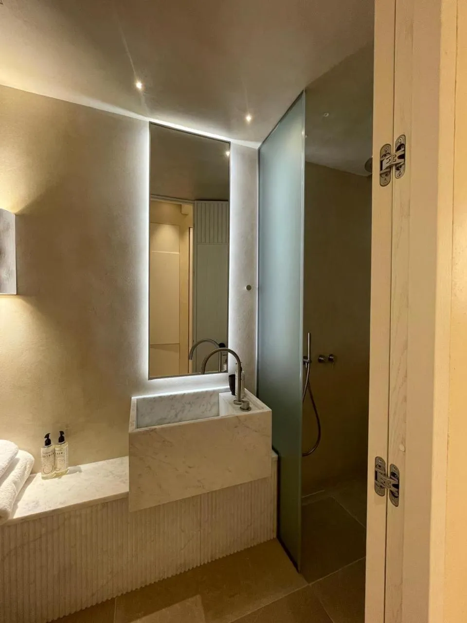 Bathroom, Bed in Atlantis Hotel