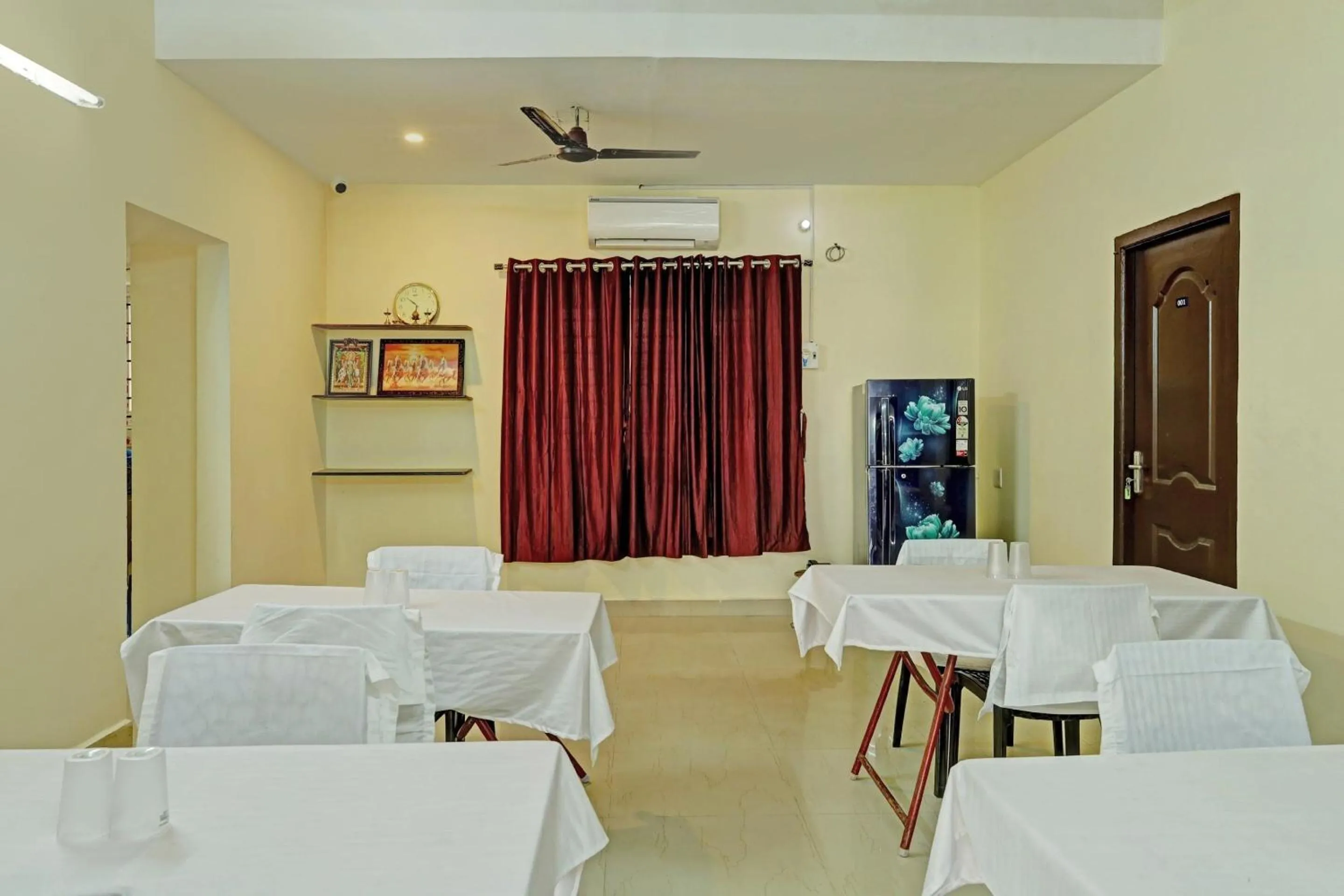 Restaurant/places to eat in Collection O Orchid Residency Medavakkam