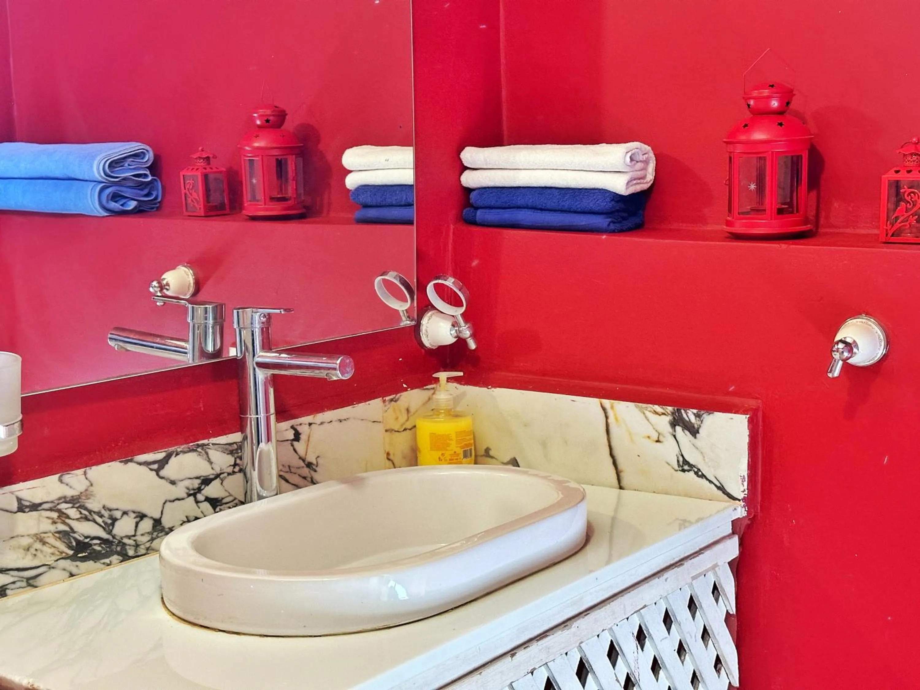 Shower in Riad salix d'agafay