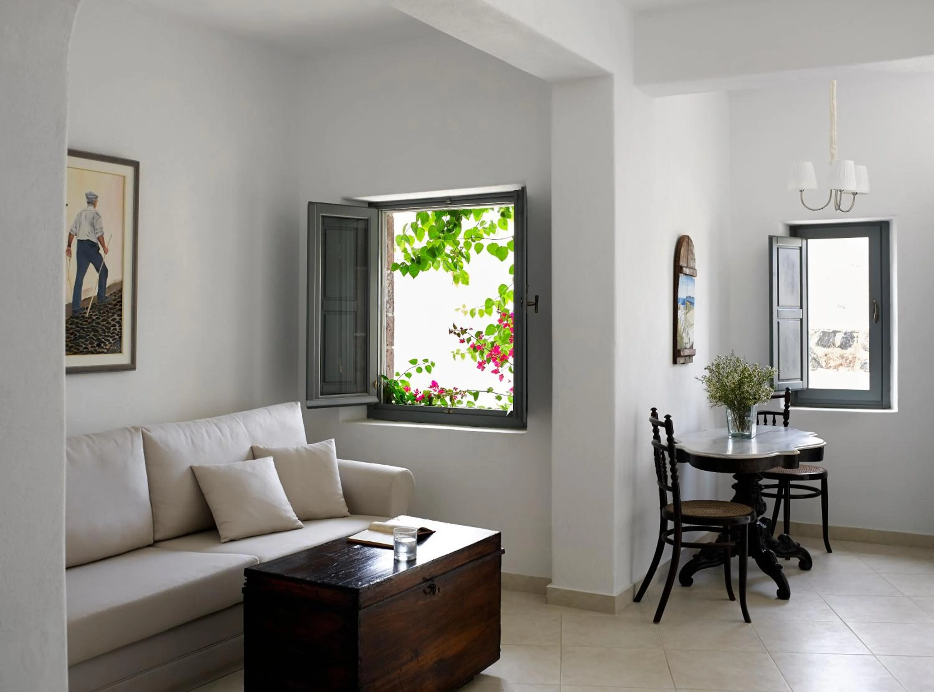 Seating area in Zannos Melathron