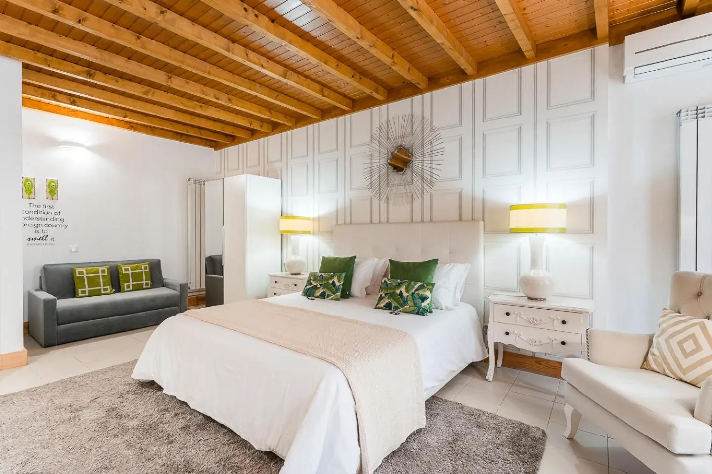 Bed in R3 Service - Five Senses in Coimbra