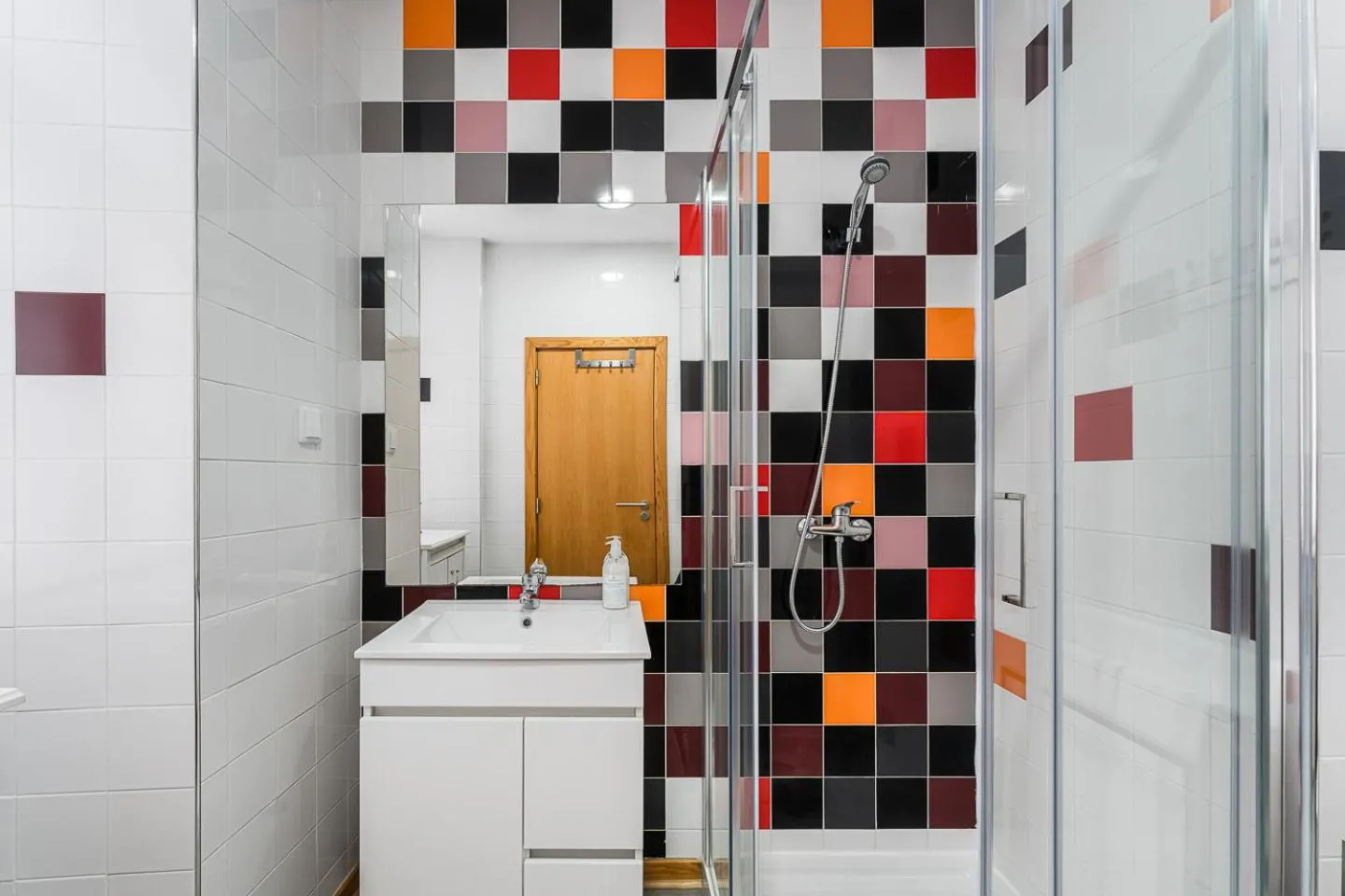 Shower in R3 Service - Five Senses in Coimbra