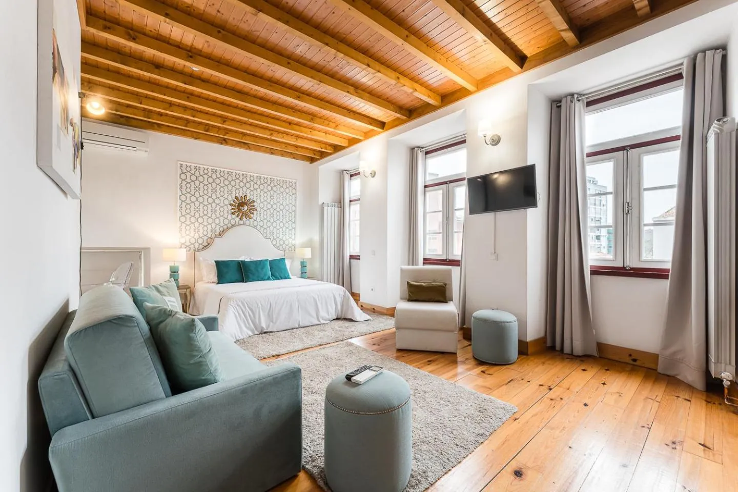 Bed in R3 Service - Five Senses in Coimbra