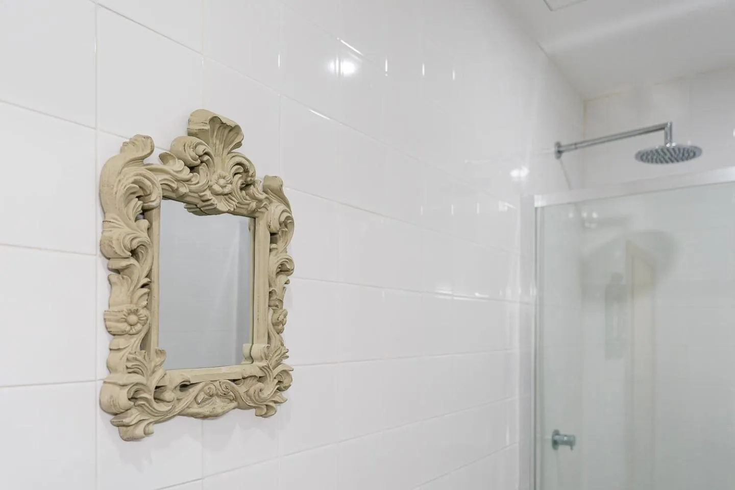 Shower in R3 Service - Five Senses in Coimbra