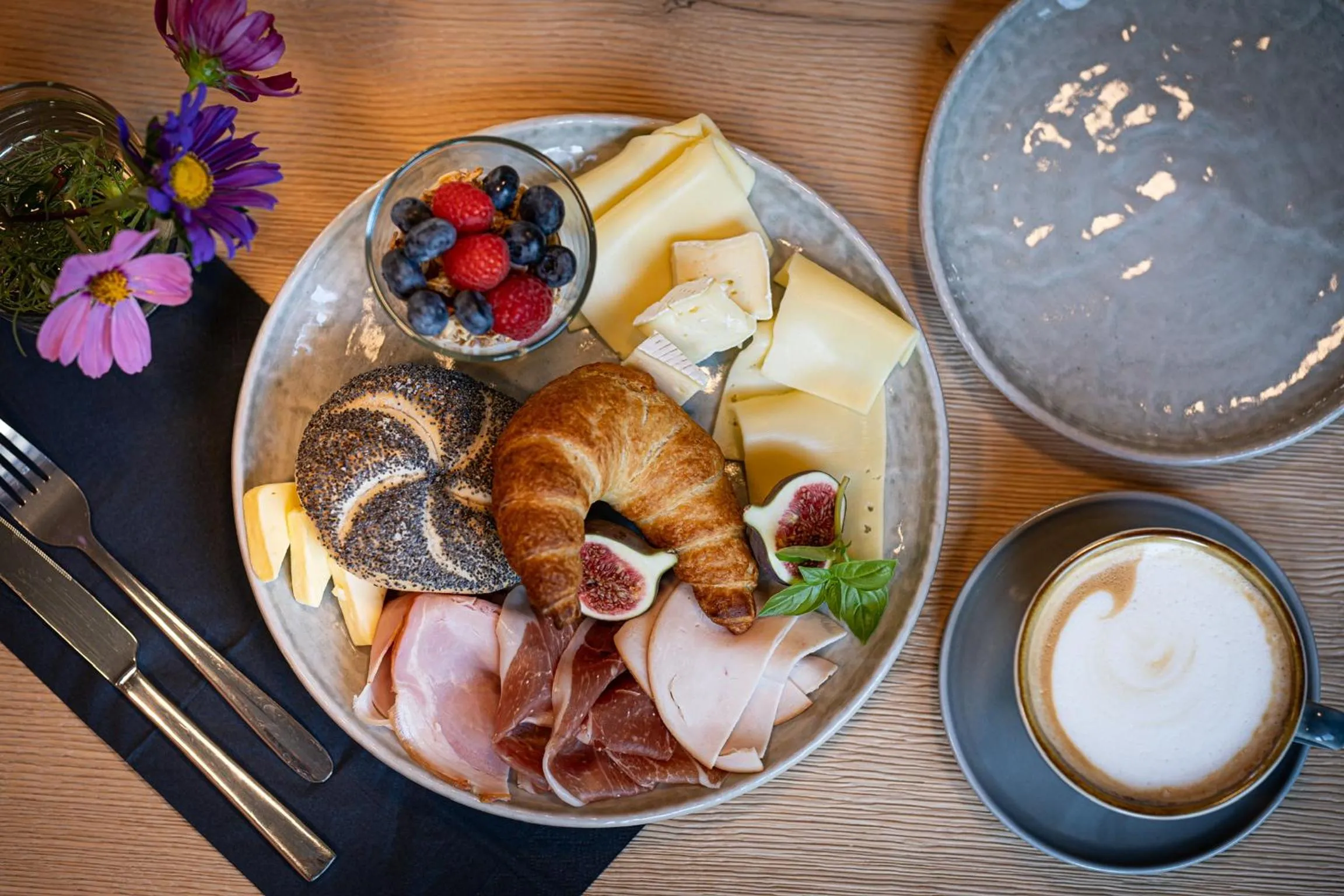 Restaurant/places to eat in The Base Berlin ONE