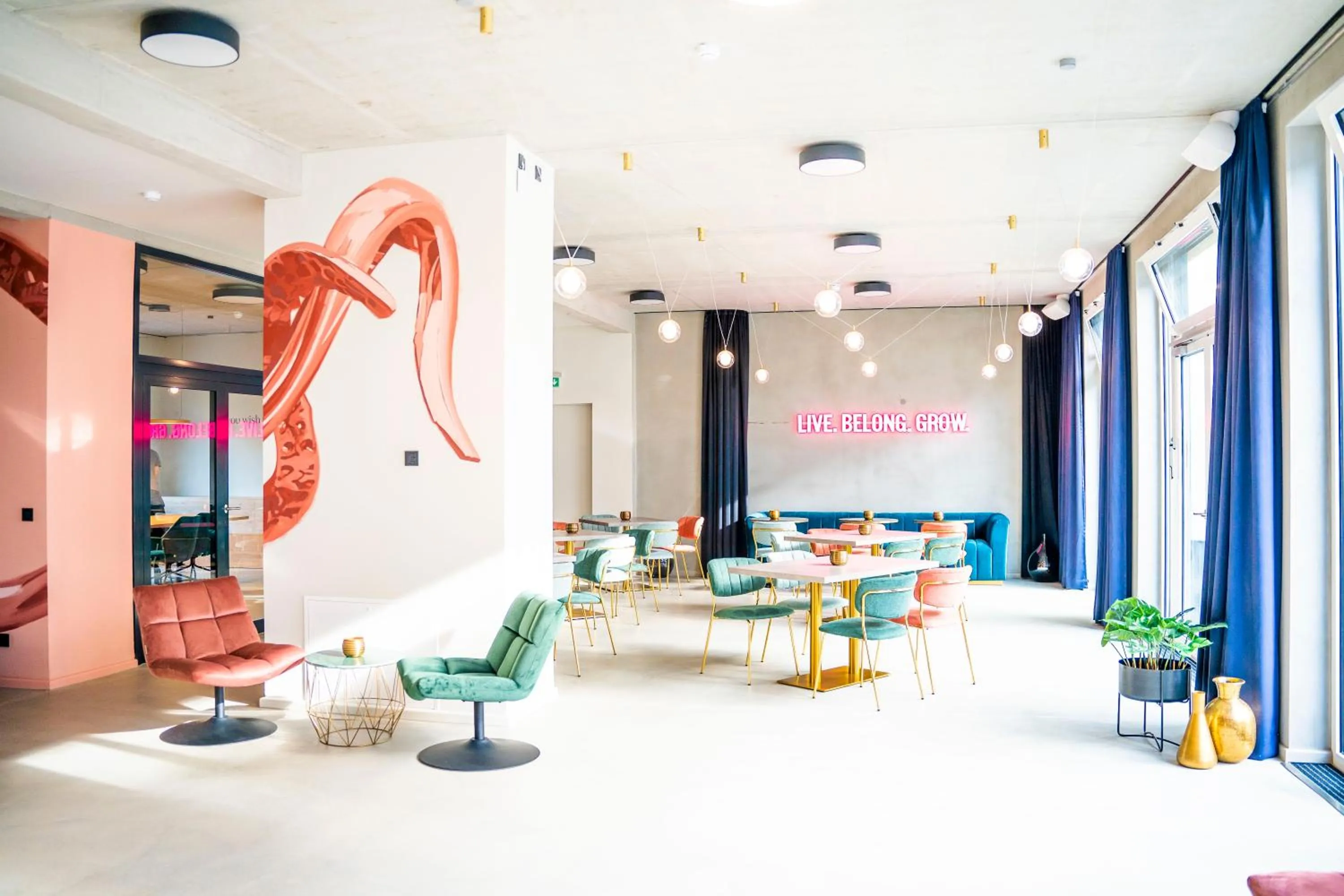 Restaurant/places to eat in The Base Berlin ONE