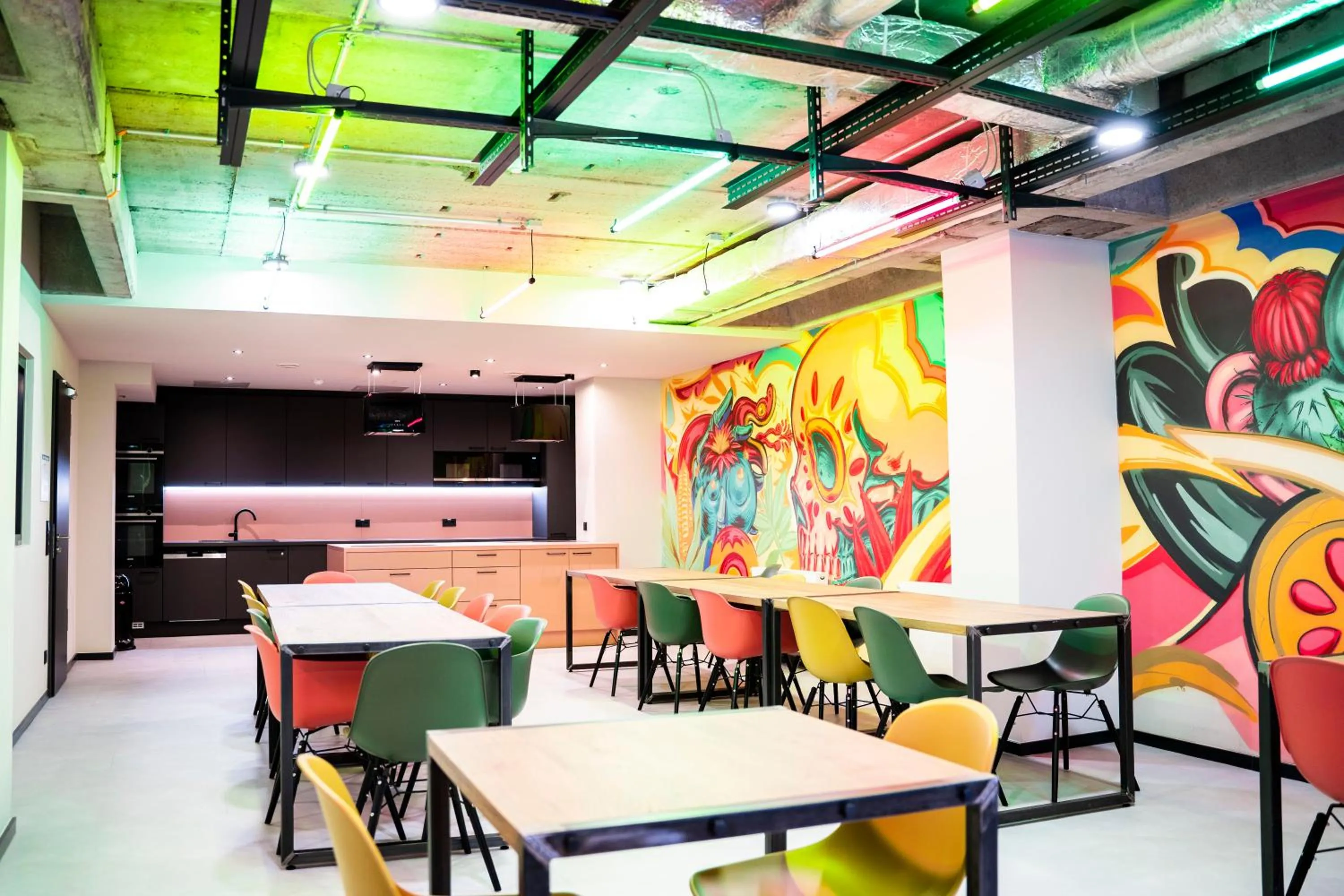 Kitchen or kitchenette in The Base Berlin ONE