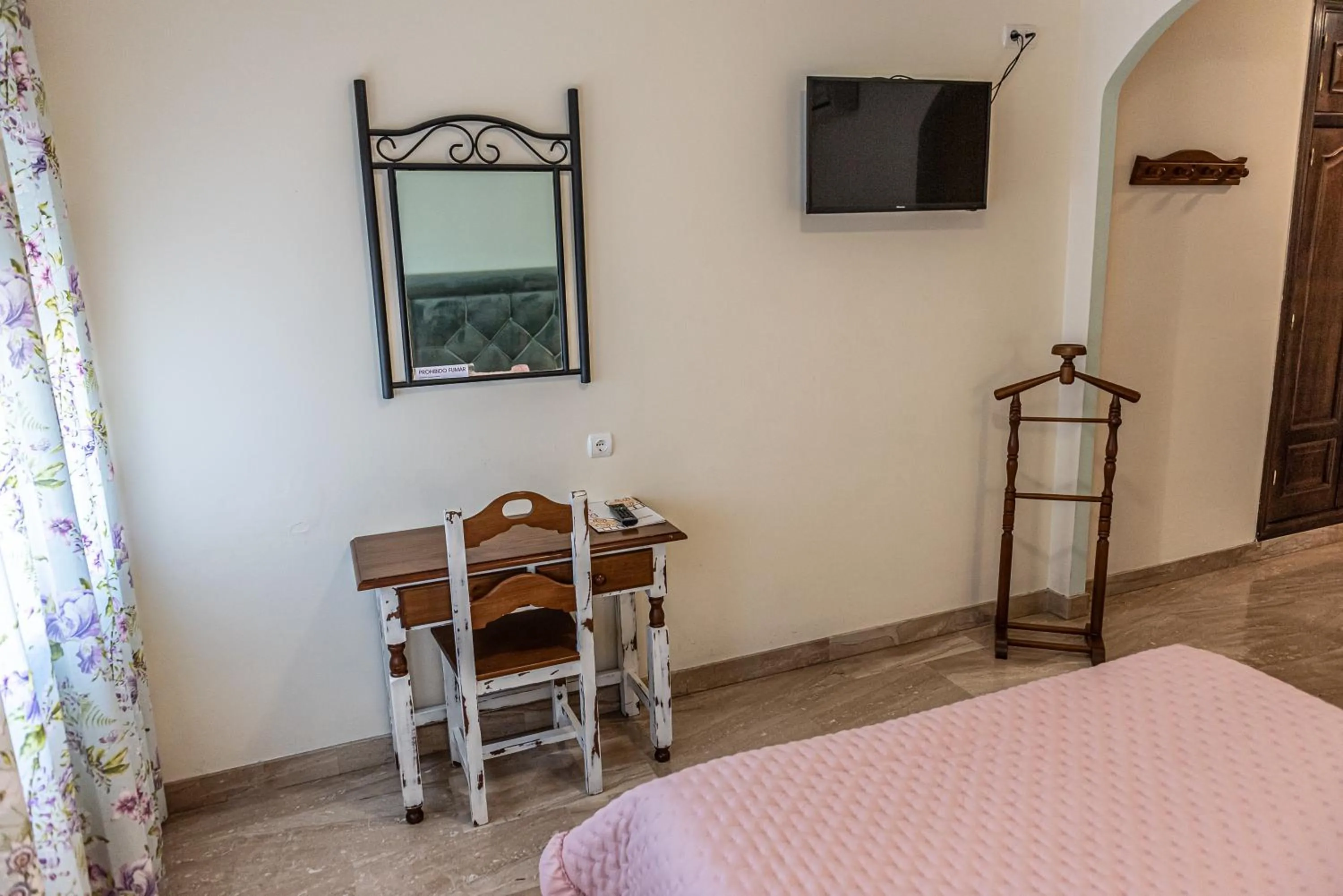 Bed in Hotel Las Rosas