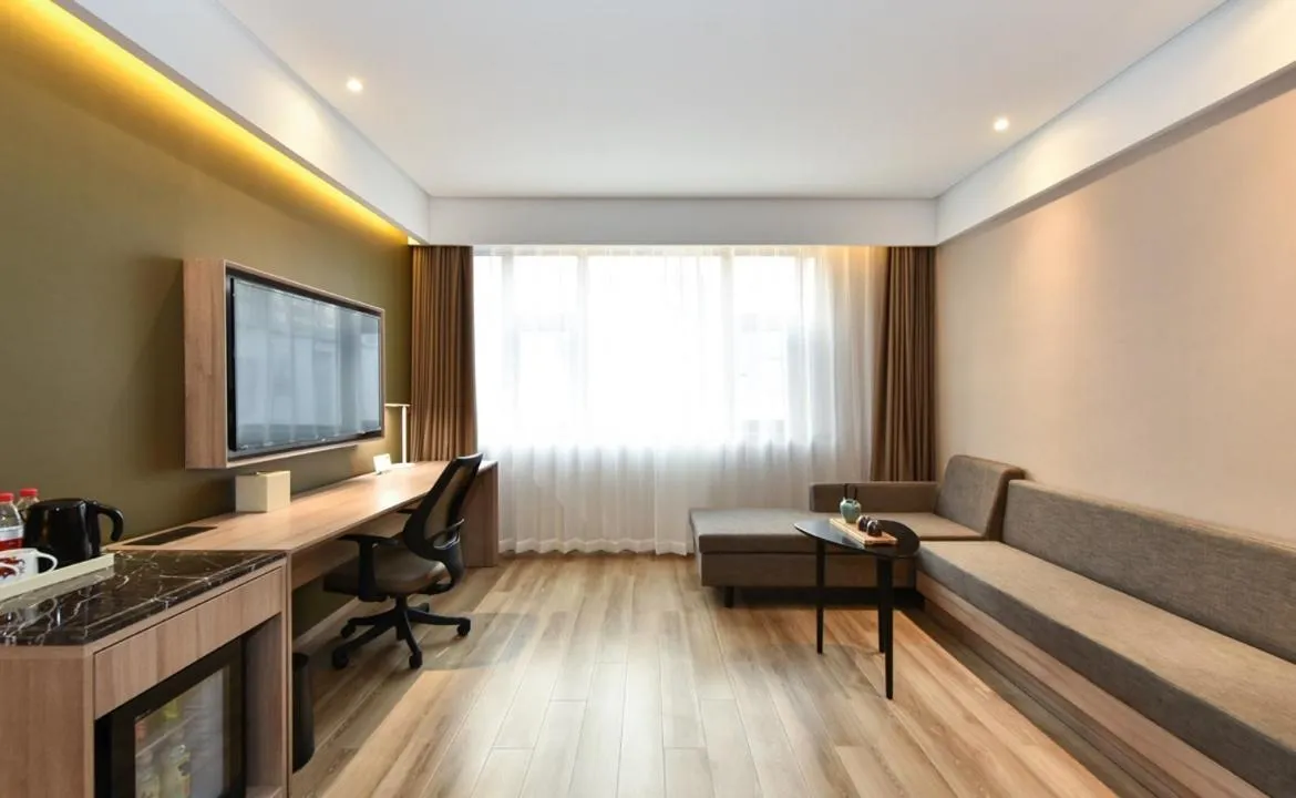Atour Hotel Dalian Development Zone Jinma Road