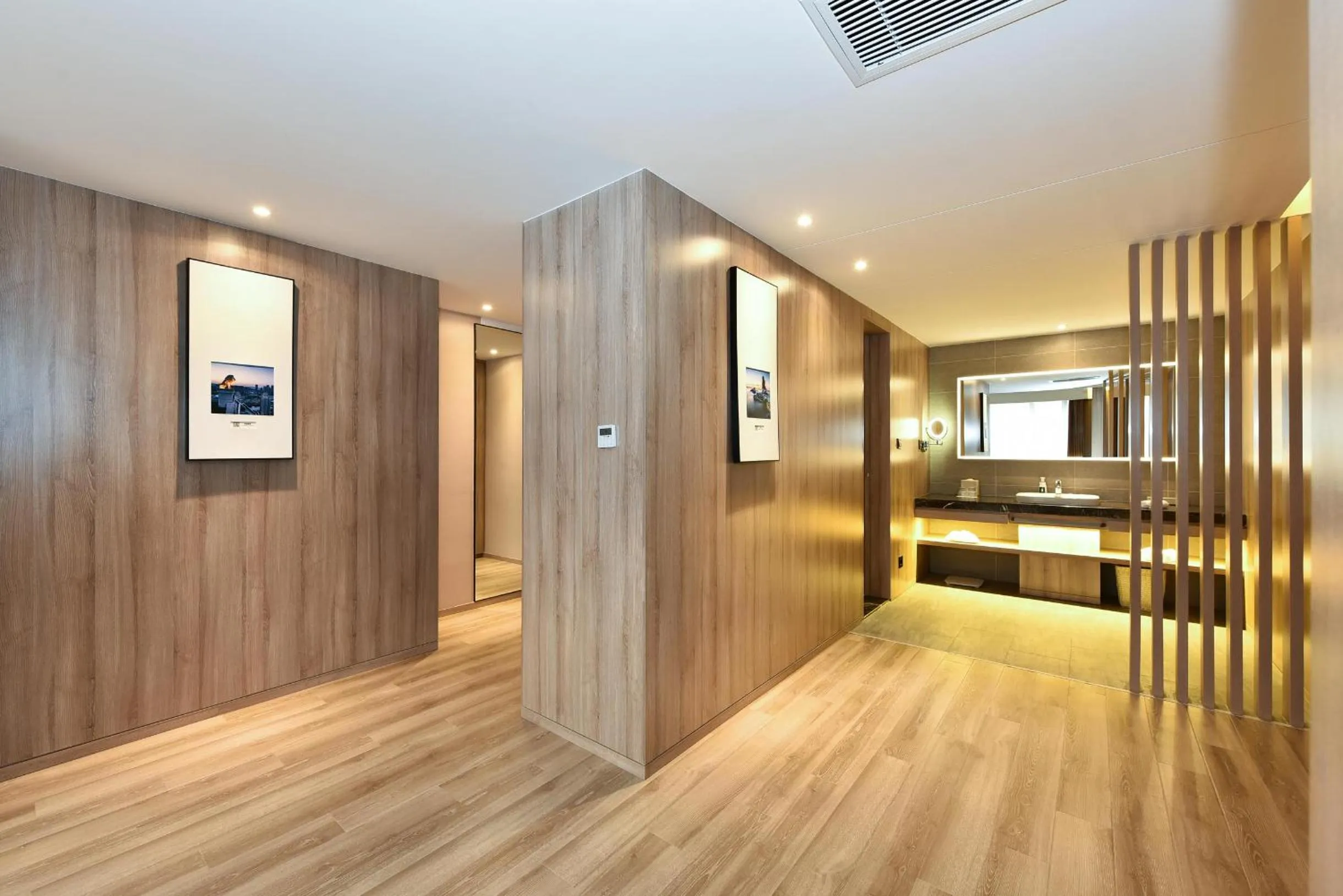 Atour Hotel Dalian Development Zone Jinma Road