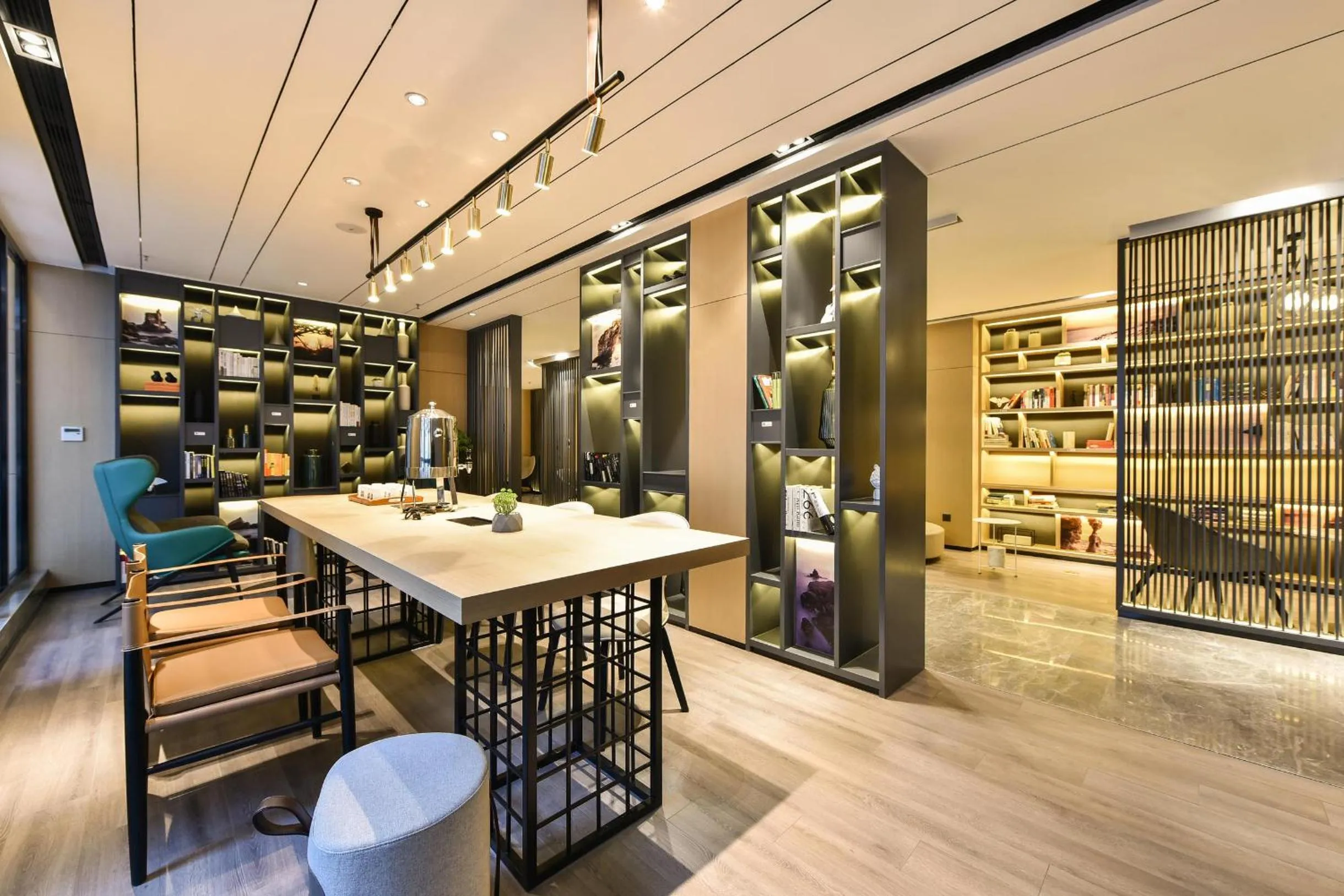 Atour Hotel Dalian Development Zone Jinma Road