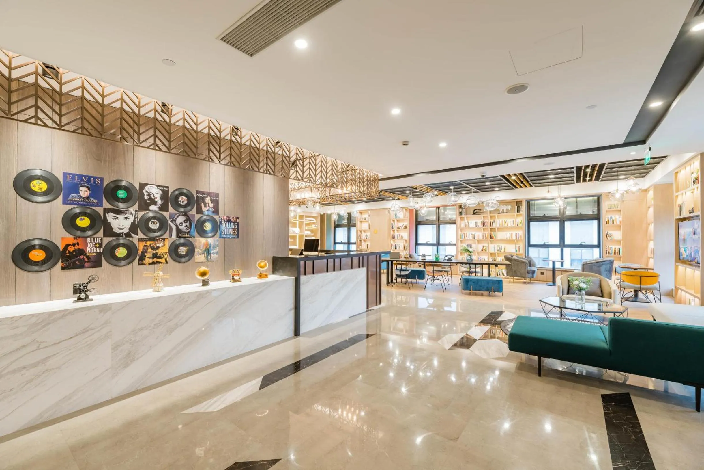 Seating area in Atour Hotel Shanghai Hongqiao Korea Street