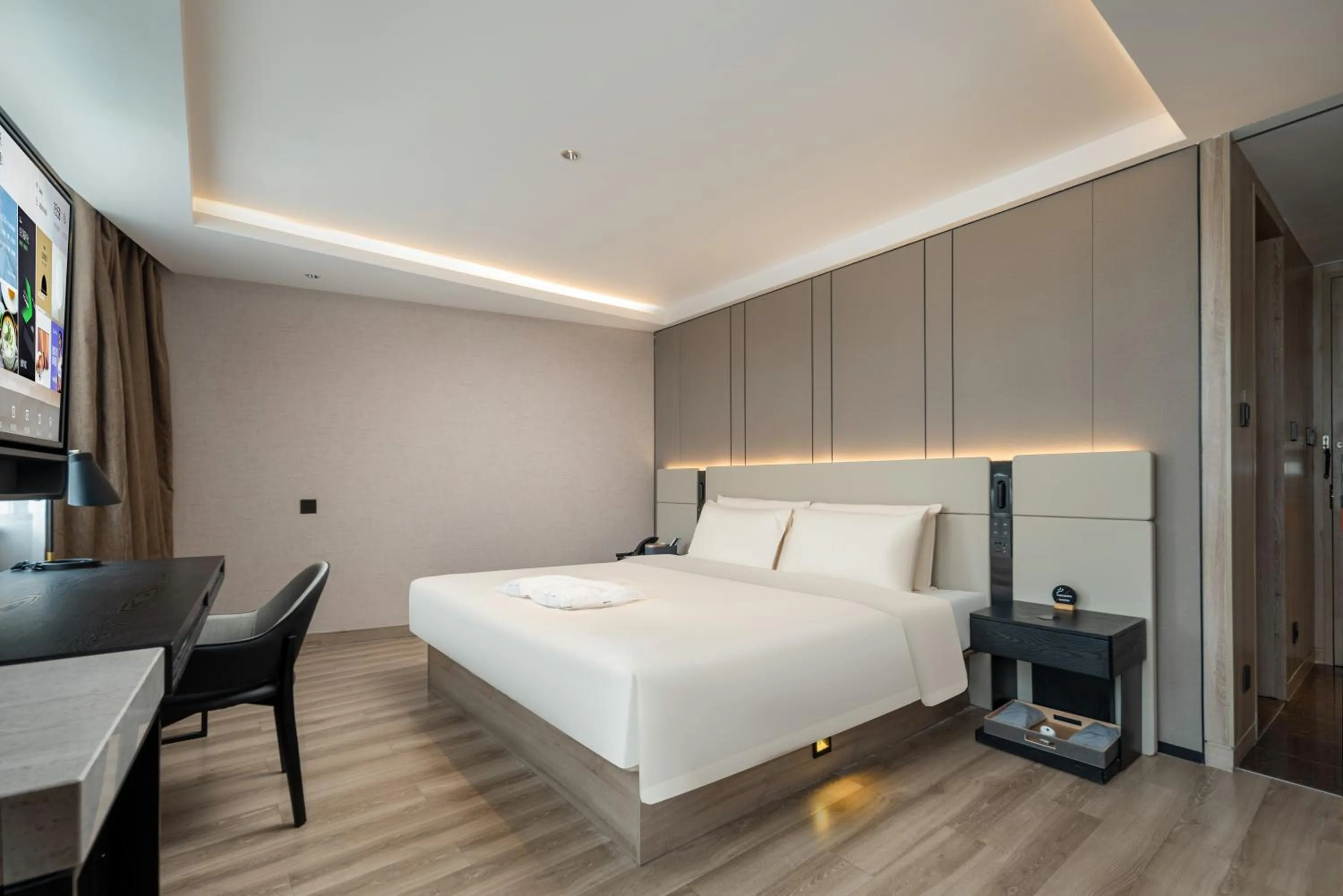 Bed in Atour Hotel Qingdao Olympic Sailing Center May Fourth Square