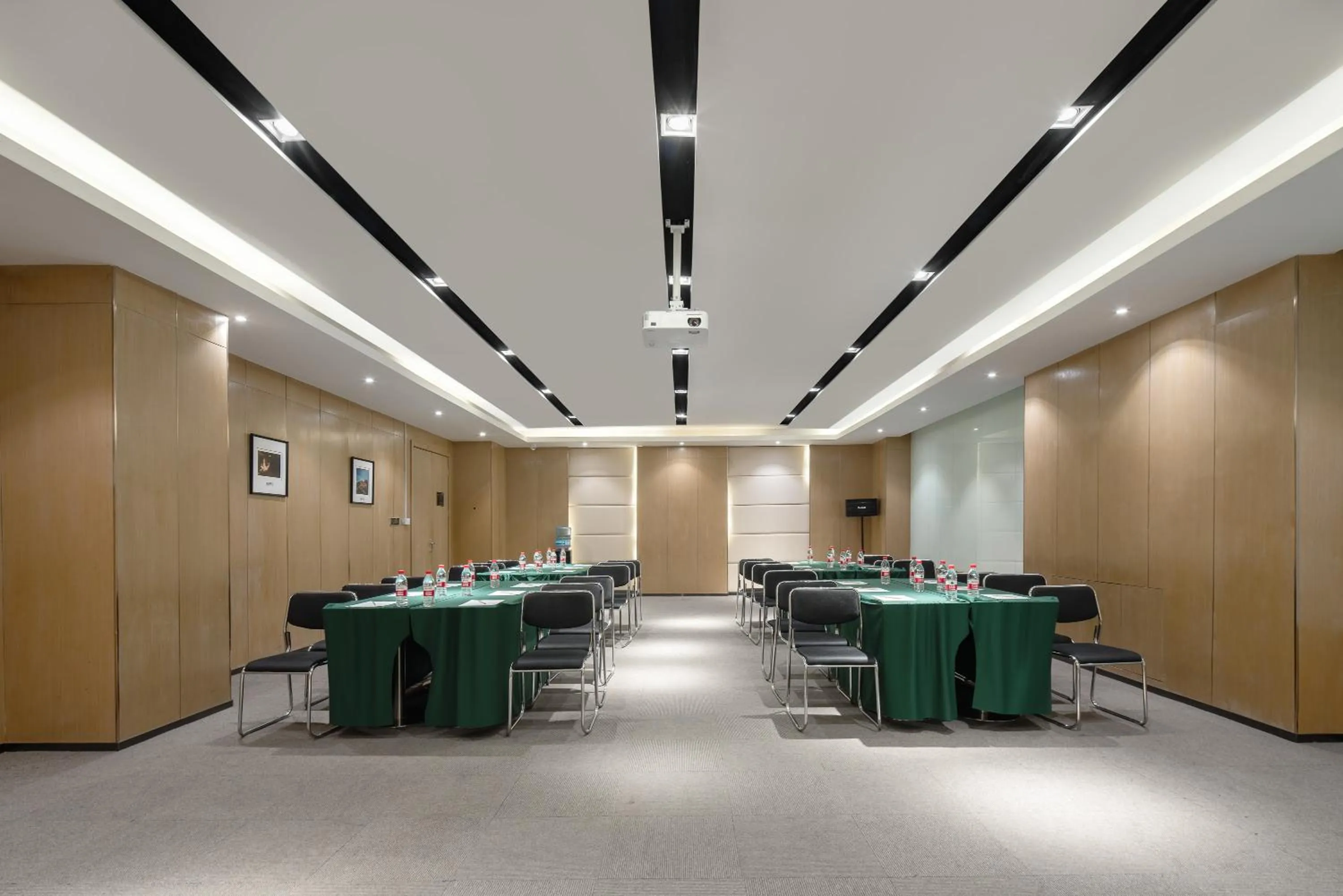 Meeting/conference room in Atour Hotel Xi'an Bell Tower North Street Station