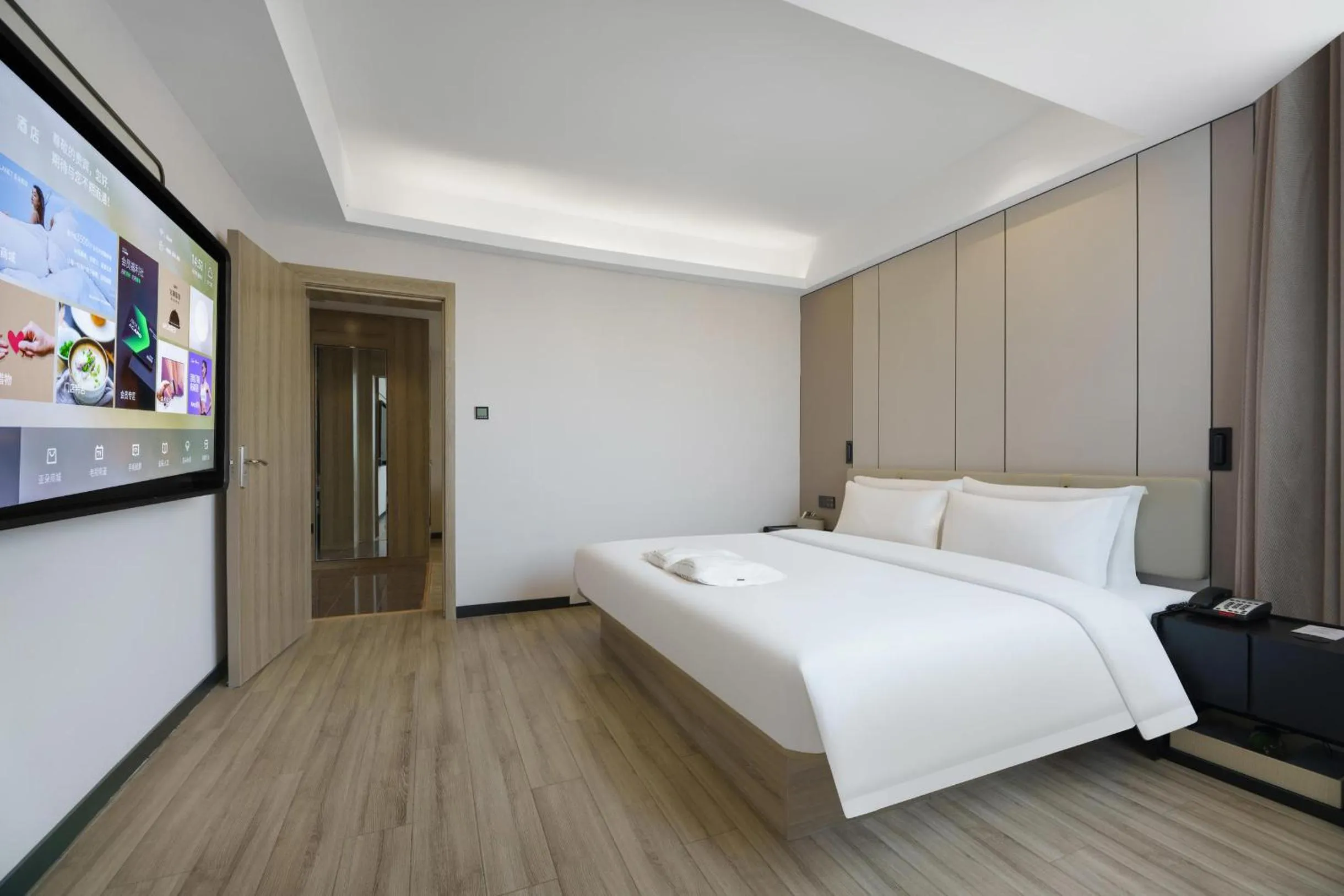 Photo of the whole room, Bed in Atour Hotel Xi'an Bell Tower North Street Station