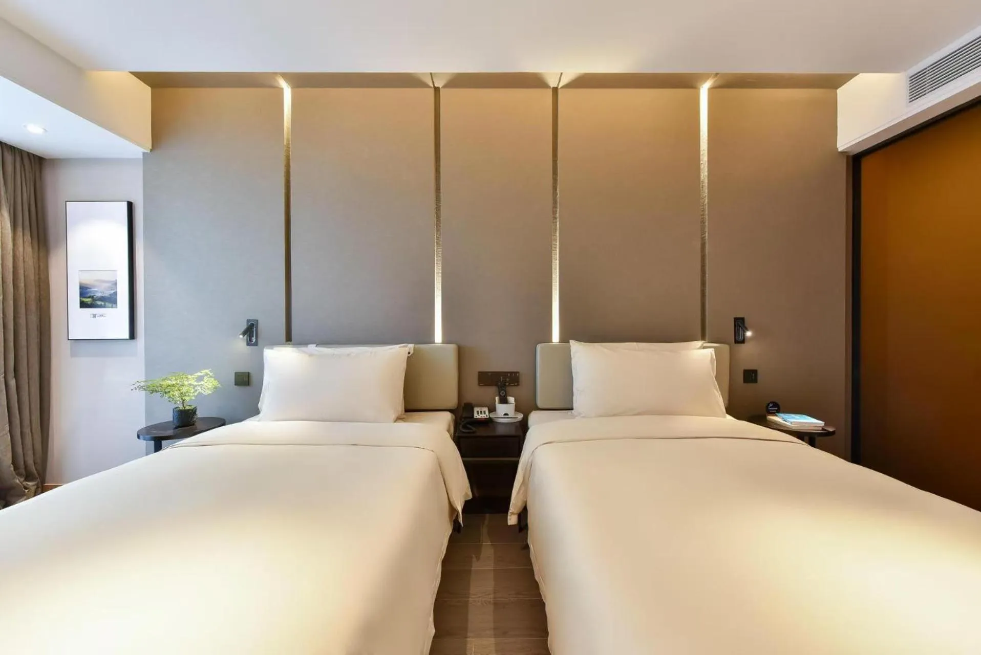 Photo of the whole room in Atour Hotel Beijing Chaoyangmen